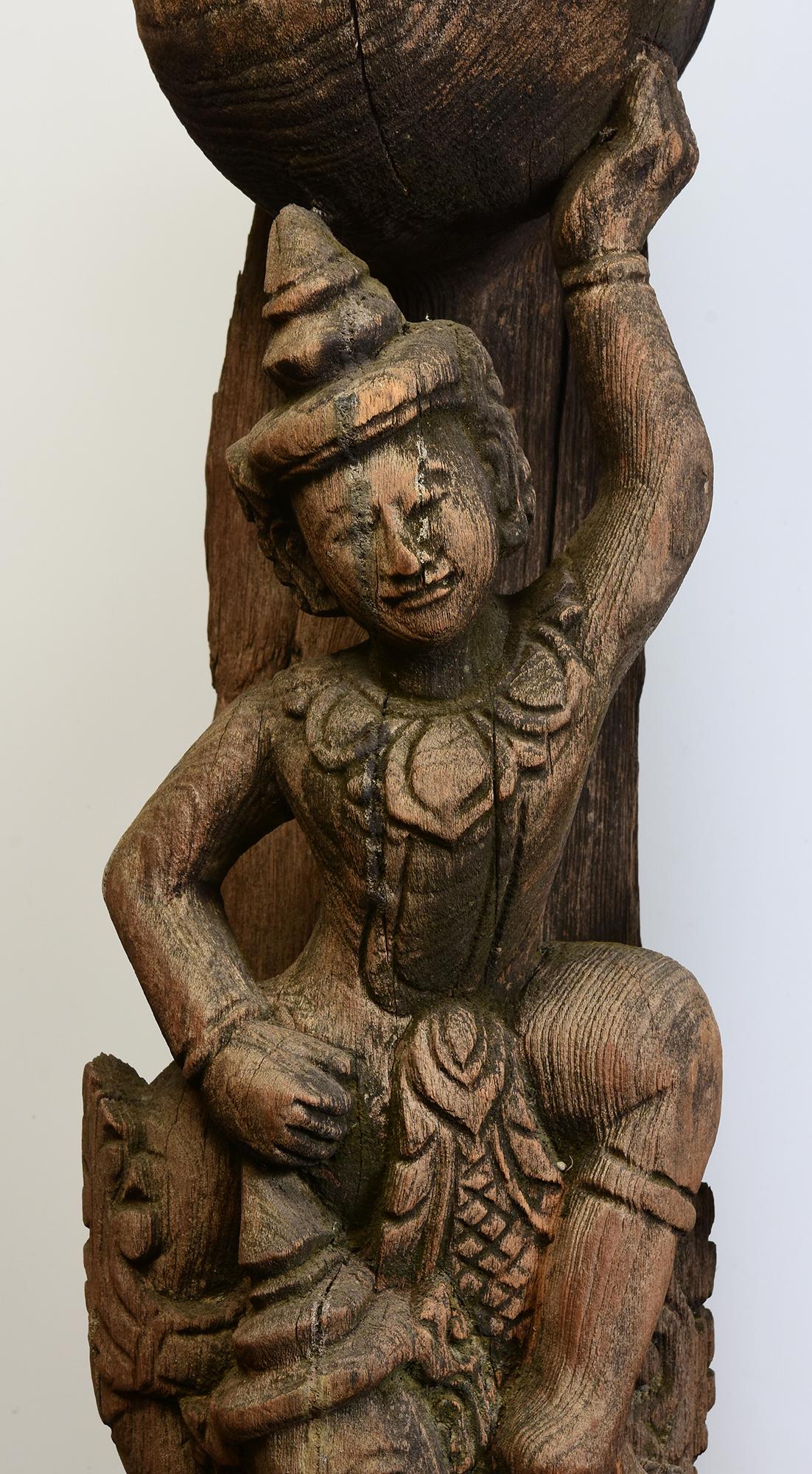 Early 20th Century, A Pair of Antique Burmese Wooden Finial Chofa with Figures In Good Condition For Sale In Sampantawong, TH