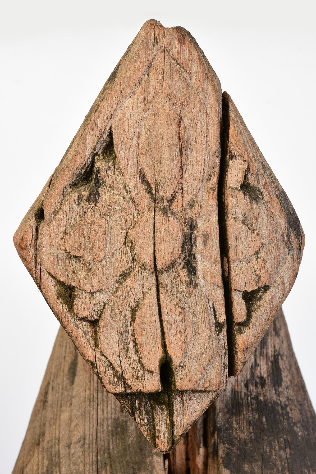 Early 20th Century, A Pair of Antique Burmese Wooden Finial Chofa with Figures For Sale 2