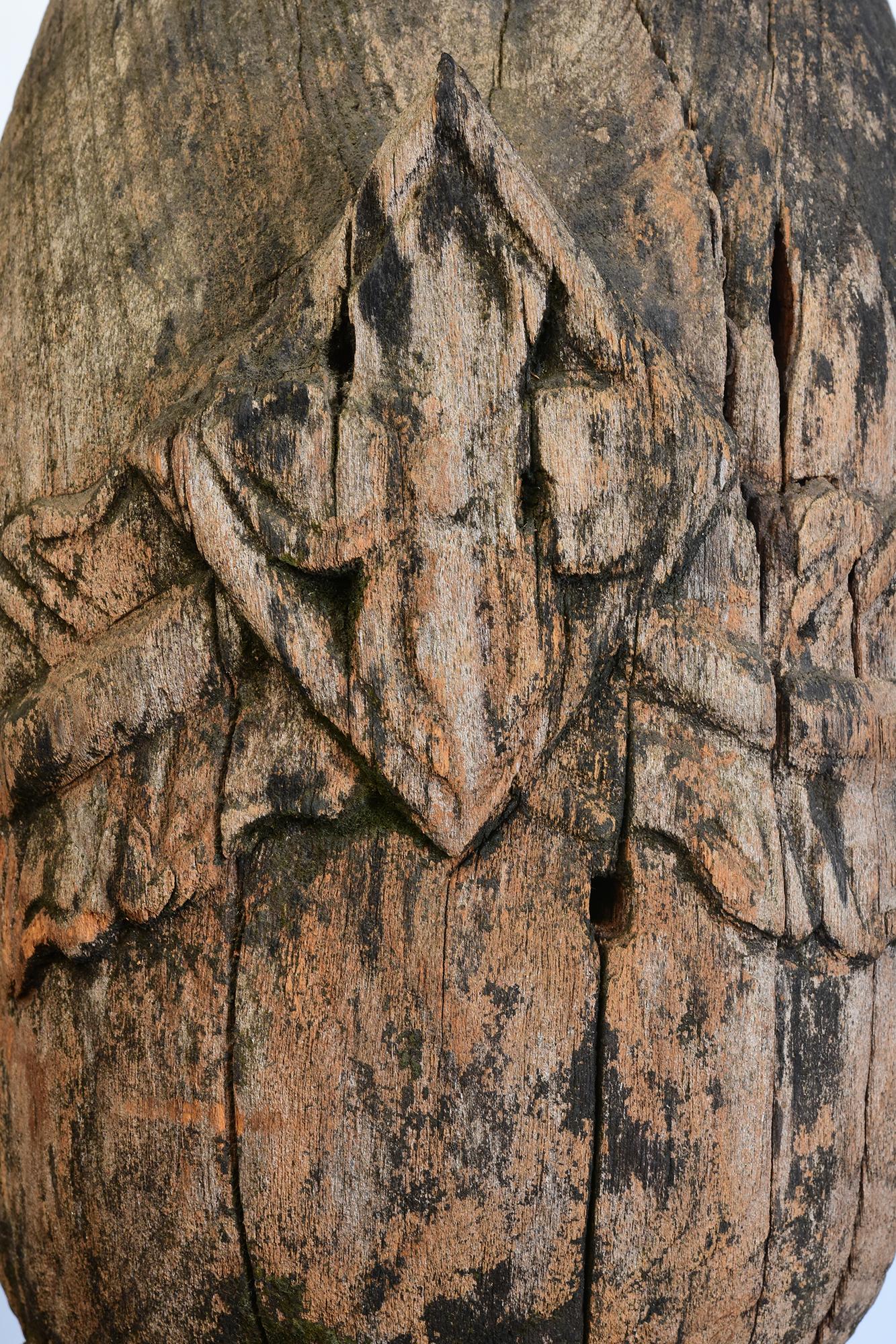 Early 20th Century, A Pair of Antique Burmese Wooden Finial Chofa with Figures For Sale 3
