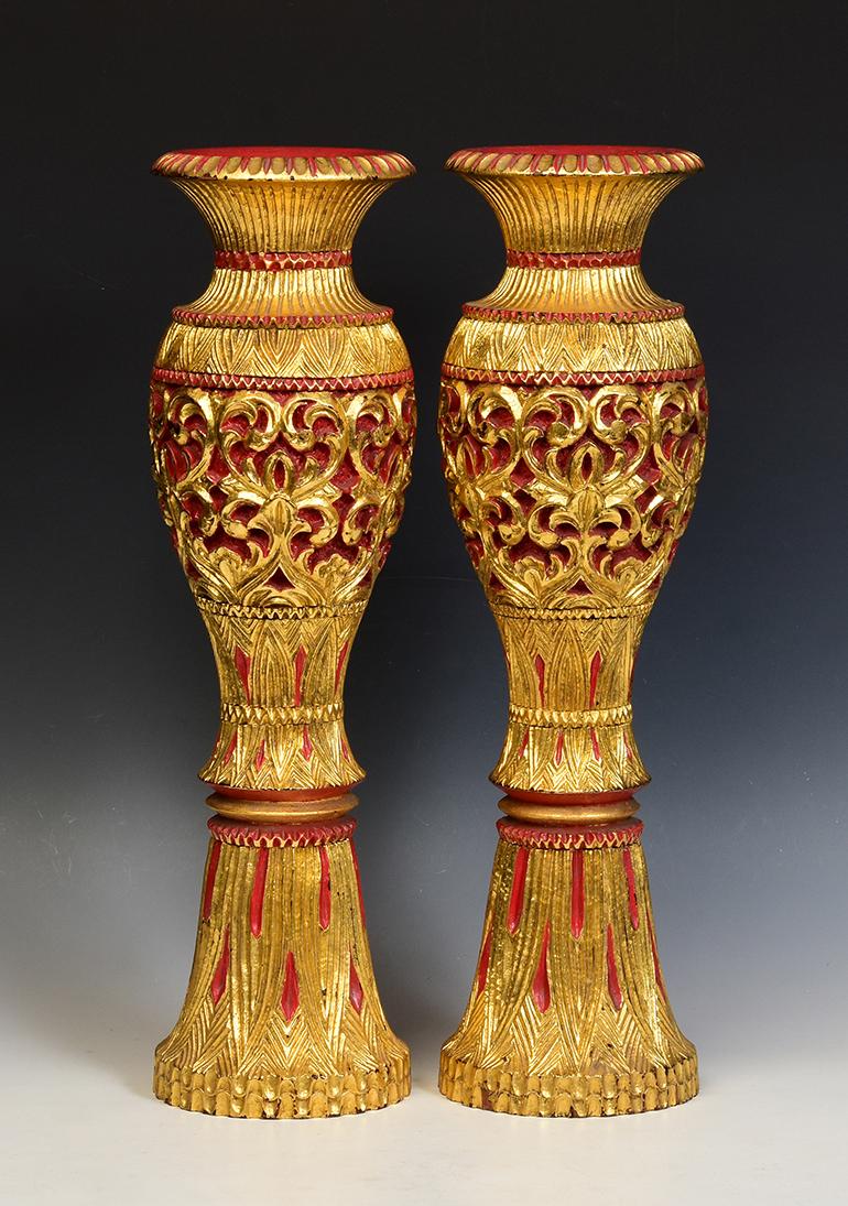 Early 20th Century, A Pair of Burmese Lacquered Vase with Gilding For Sale 5