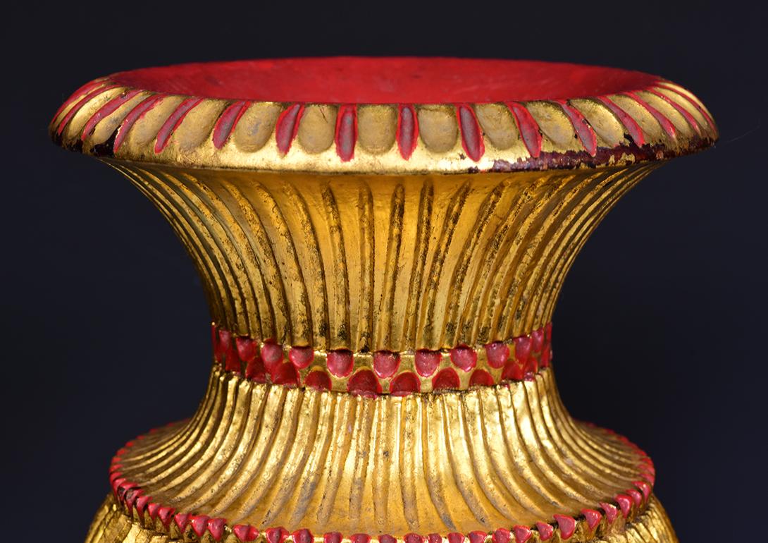 Hand-Carved Early 20th Century, A Pair of Burmese Lacquered Vase with Gilding For Sale