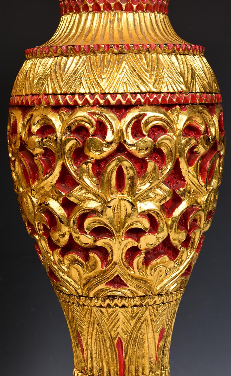 Early 20th Century, A Pair of Burmese Lacquered Vase with Gilding For Sale 2