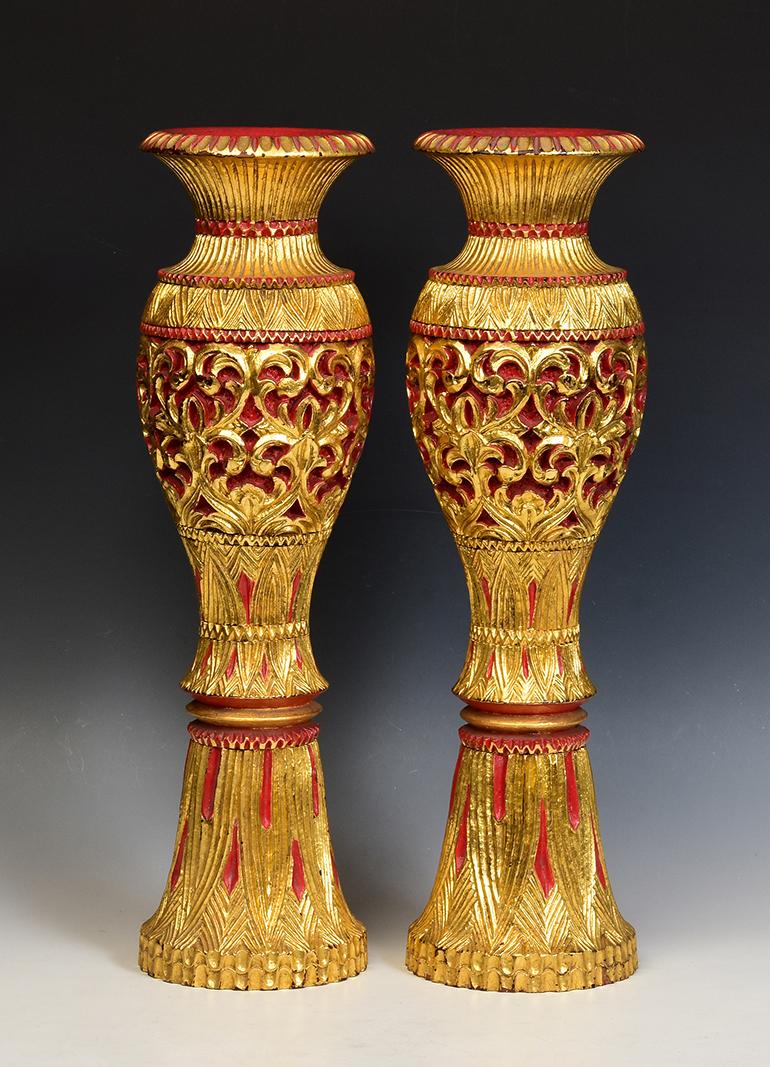 Early 20th Century, A Pair of Burmese Lacquered Vase with Gilding For Sale 4