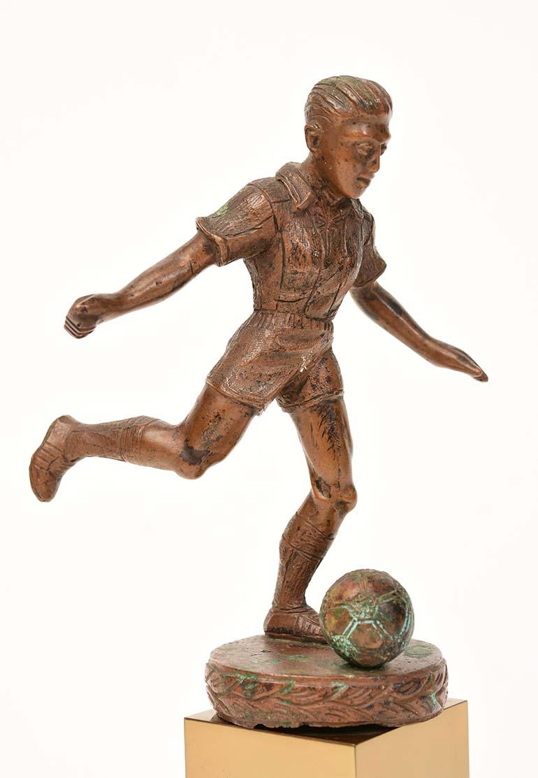 Early 20th Century, A Set of Burmese Bronze Sportsman Figurines For Sale 9