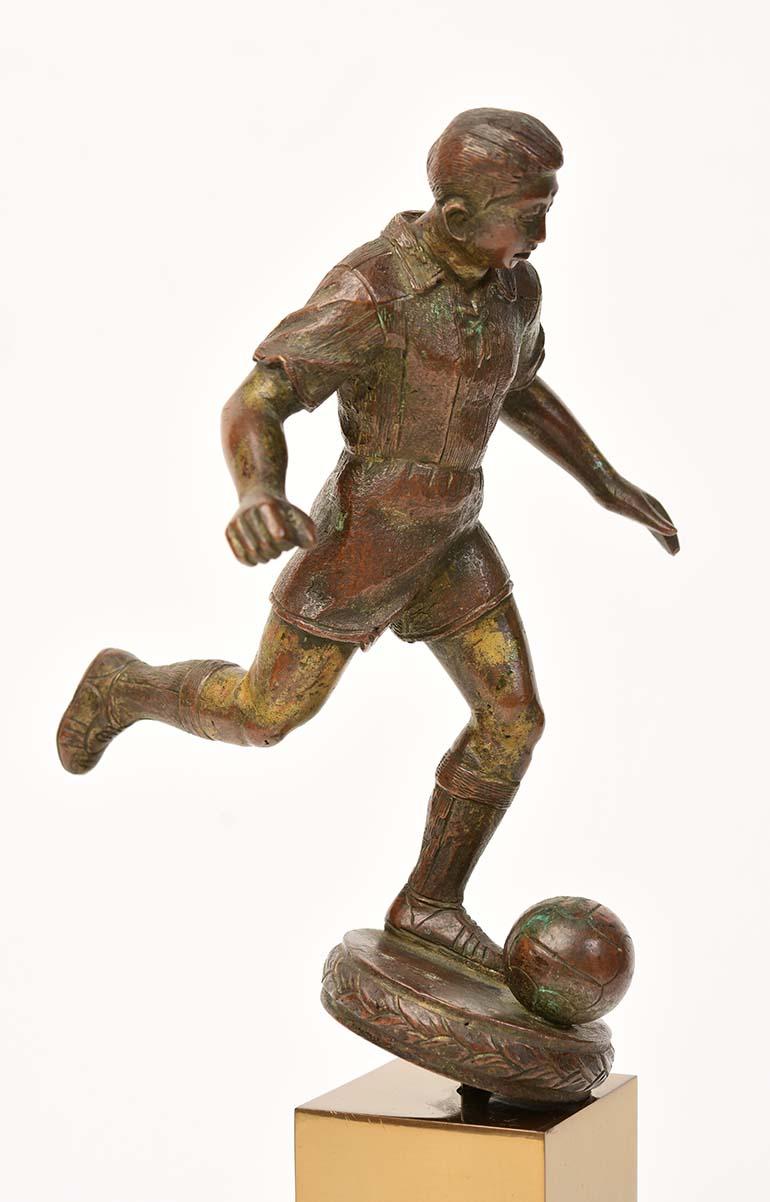 Early 20th Century, A Set of Burmese Bronze Sportsman Figurines For Sale 1