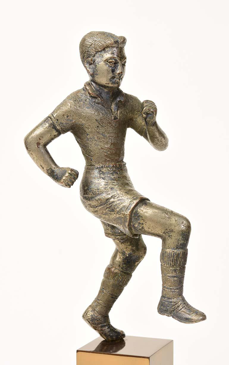 Early 20th Century, A Set of Burmese Bronze Sportsman Figurines For Sale 5