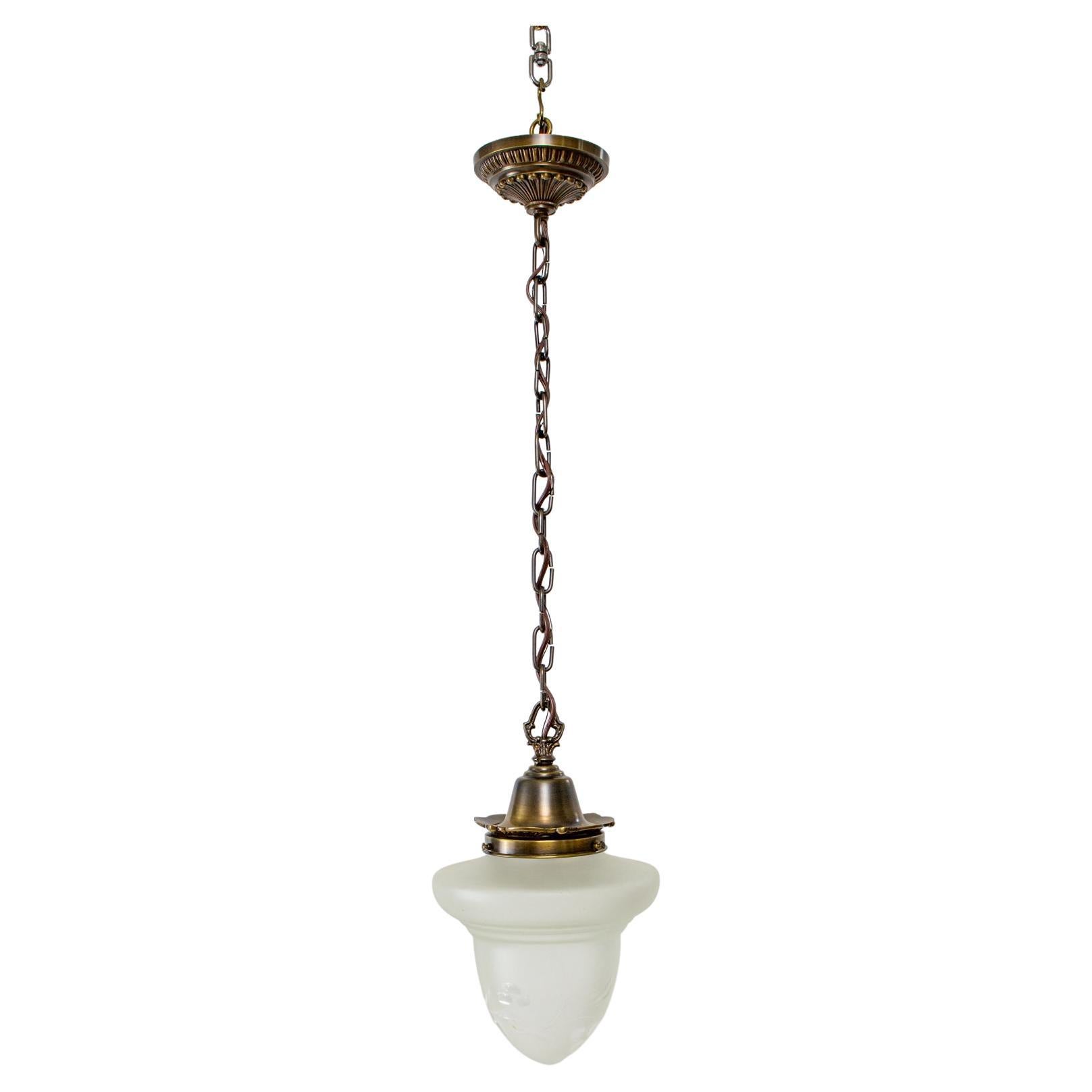 Lampe à suspension en verre à glands avec motif de raisin, début du XXe siècle