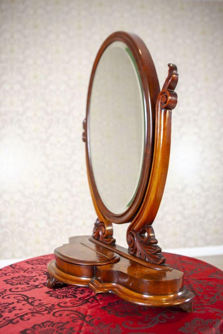 Anglais Miroir réglable du début du 20e siècle avec compartiment de rangement de style Sheraton en vente