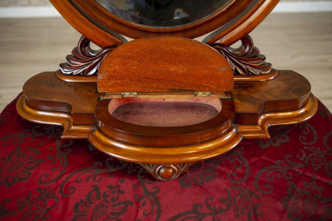 Miroir réglable du début du 20e siècle avec compartiment de rangement de style Sheraton en vente 3