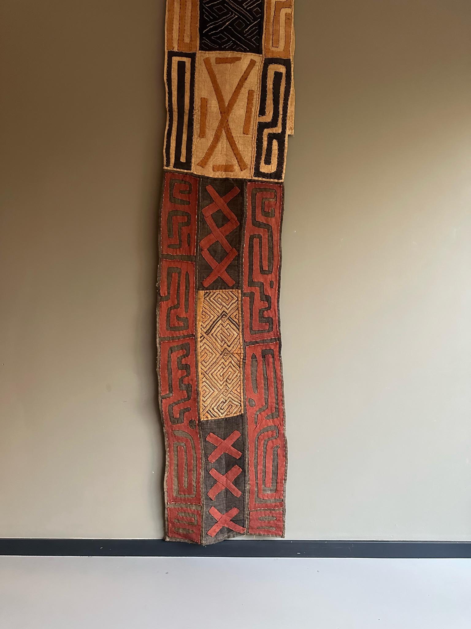 This very early African Kuba cloth is made out of natural fibers to wear at ceremonial festivities.
Made entirely by hand with striking colours.

Beautiful to hang on your wall in a high hallway or living room.

Length: 296 cm
Width: 52 cm