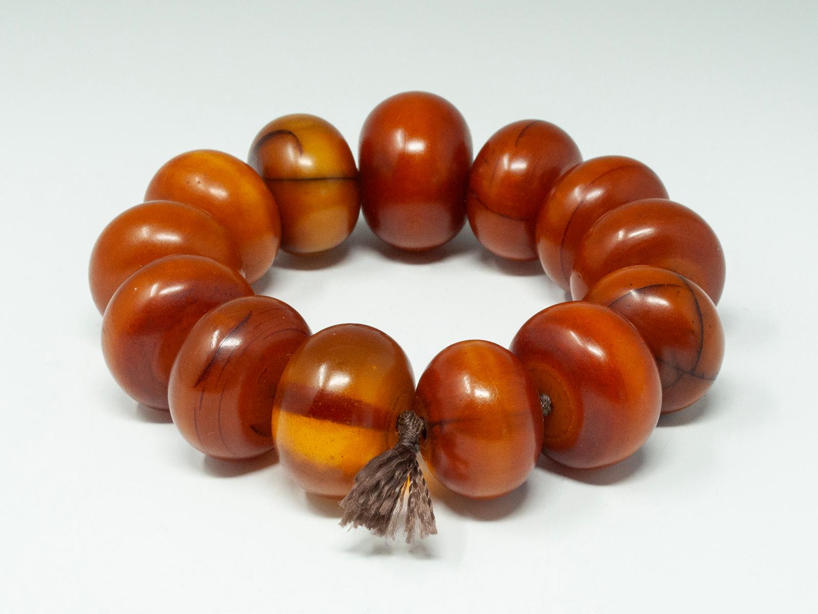 Afrikanisches 'Phenolharz'-Perlenarmband aus dem frühen 20. (Kunsthandwerker*in) im Angebot