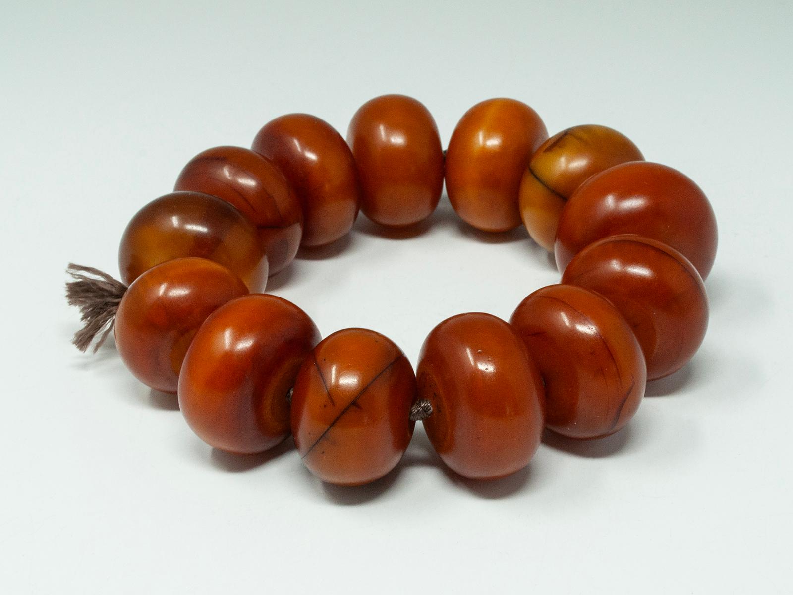 Afrikanisches 'Phenolharz'-Perlenarmband aus dem frühen 20. im Zustand „Gut“ im Angebot in Point Richmond, CA