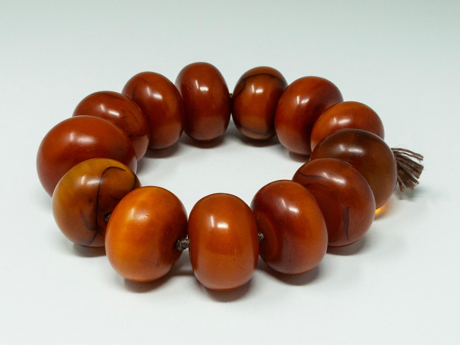 Afrikanisches 'Phenolharz'-Perlenarmband aus dem frühen 20. für Damen oder Herren im Angebot