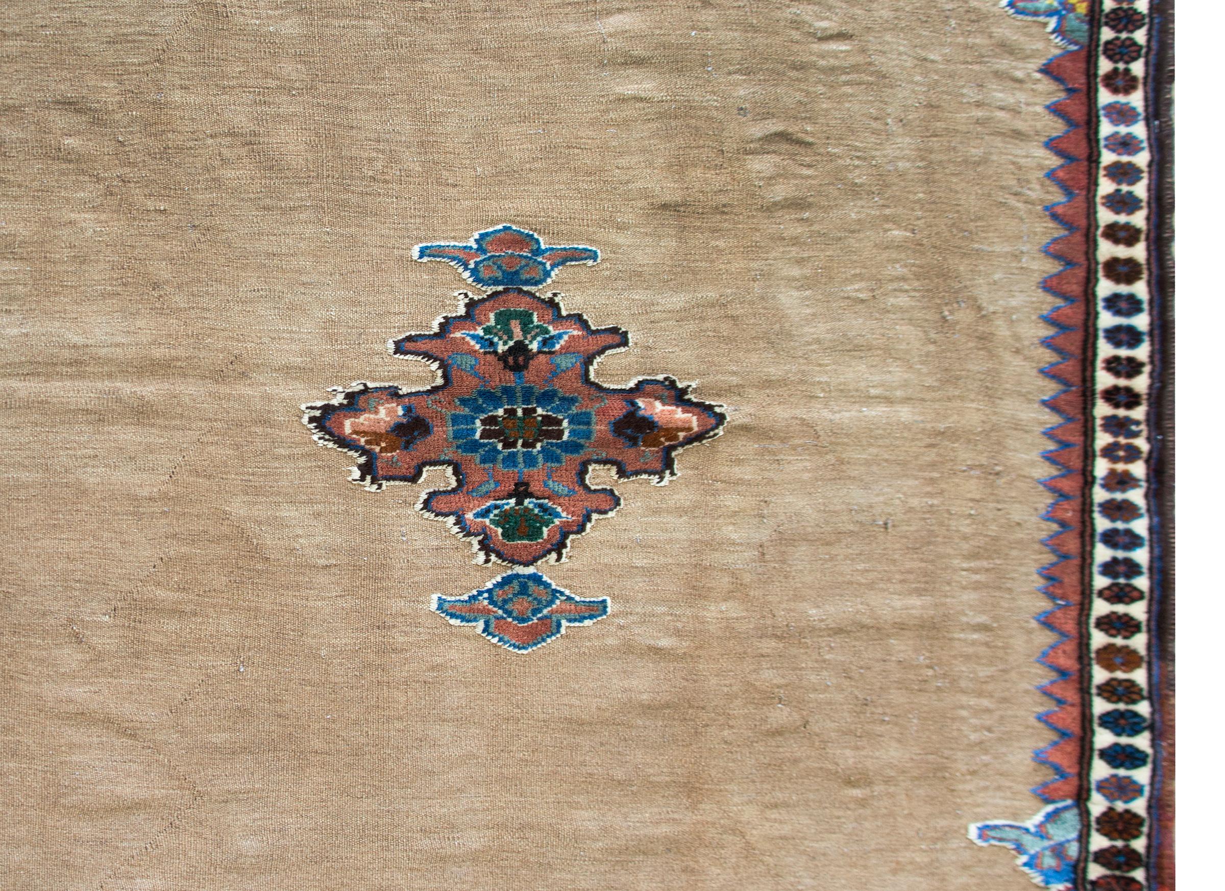 Afshar Sofreh Teppich aus dem frühen 20. Jahrhundert (Stammeskunst) im Angebot