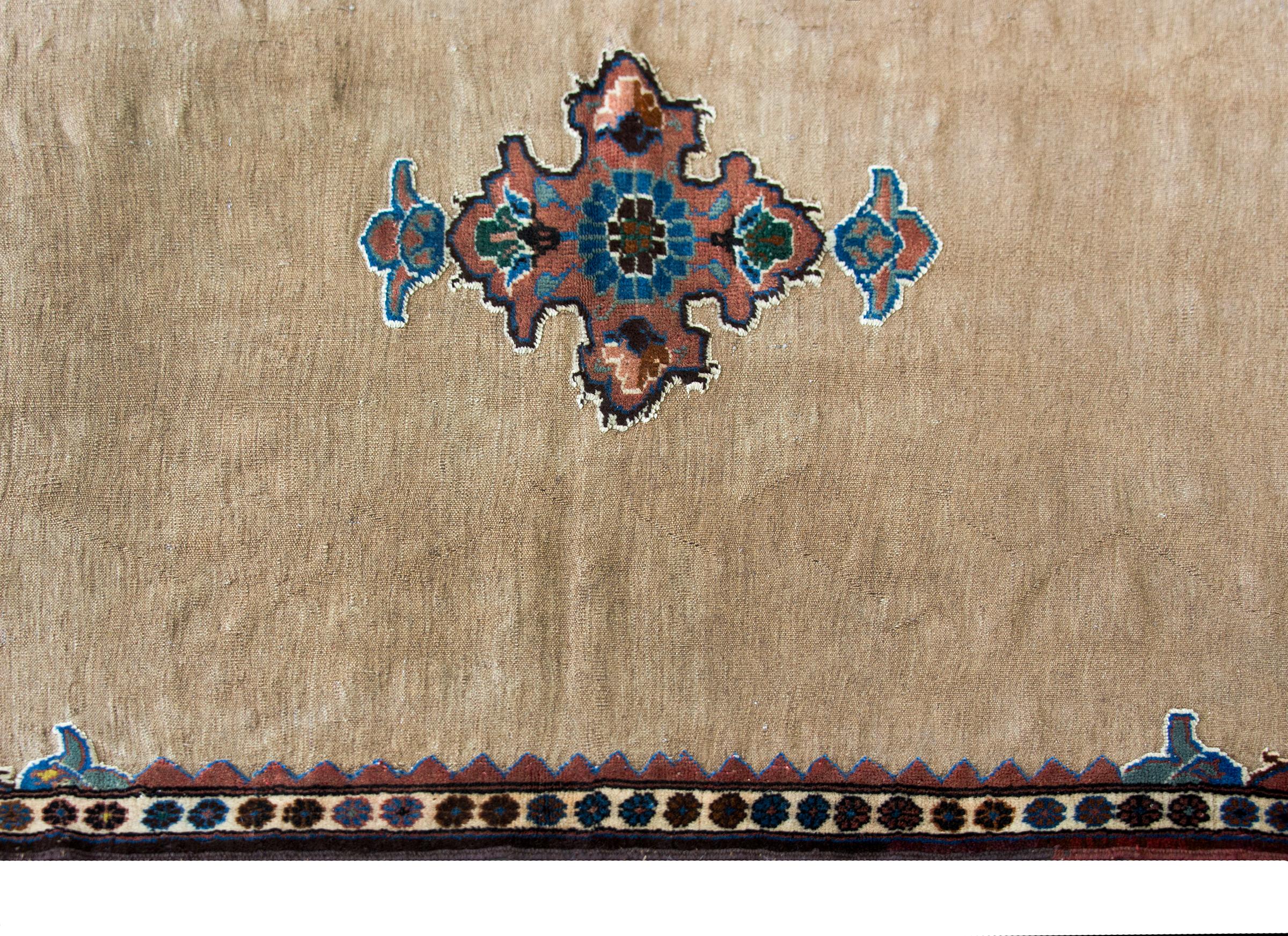 Afshar Sofreh Teppich aus dem frühen 20. Jahrhundert (Handgewebt) im Angebot