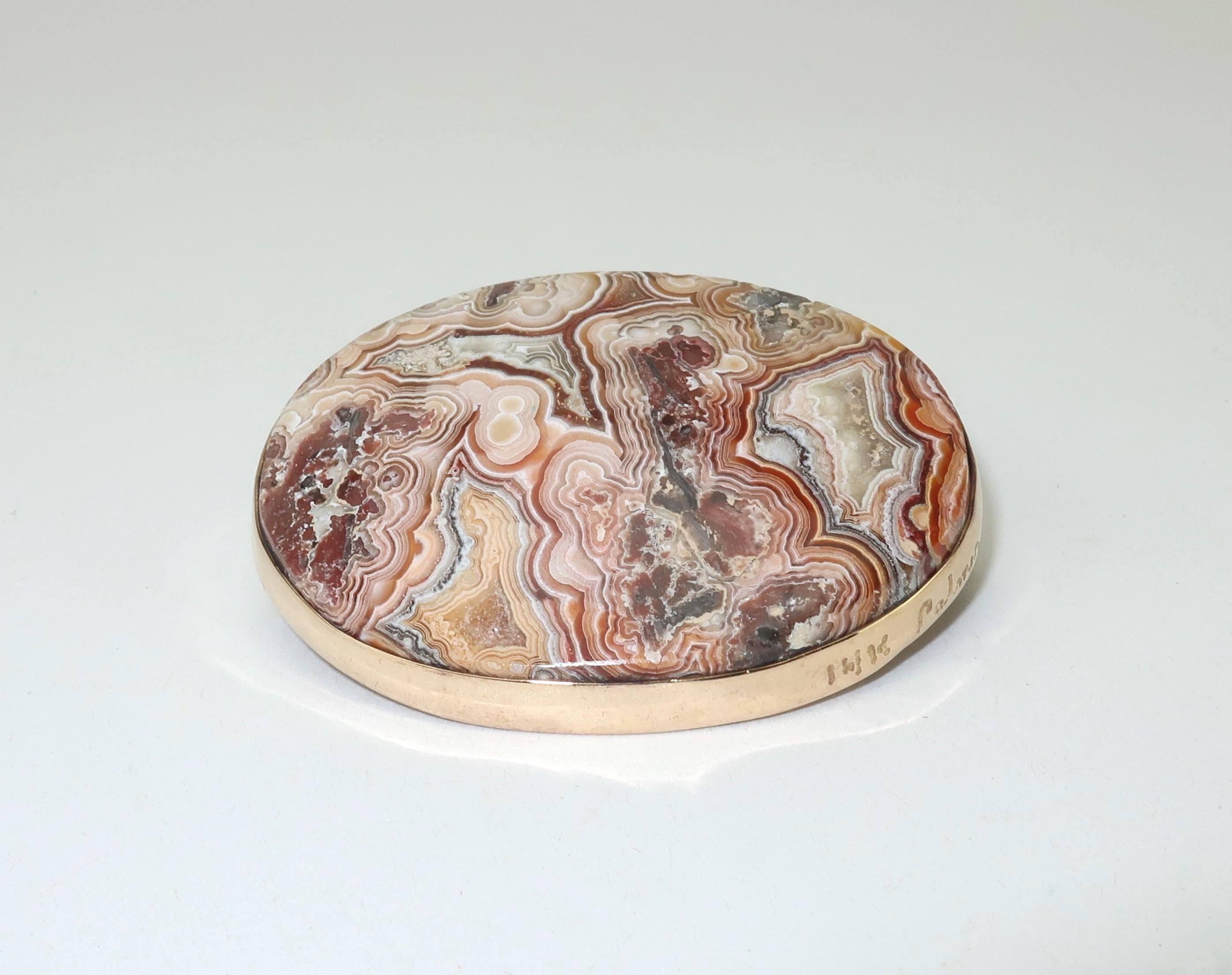 Oval Cut Early 20th Century Agate & 14K Gold Brooch For Sale