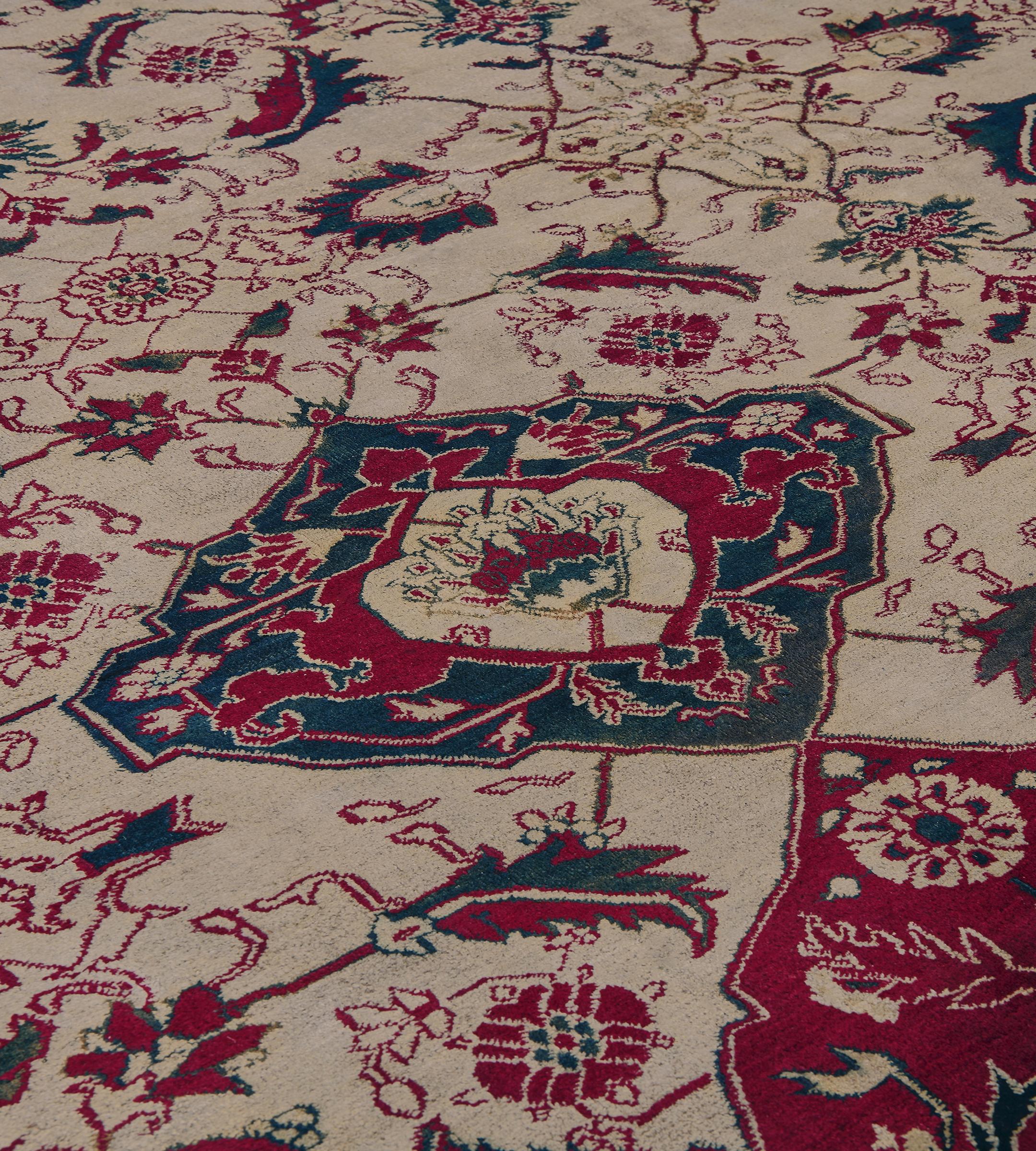 Hand-Woven Early 20th Century Agra Rug from North India For Sale