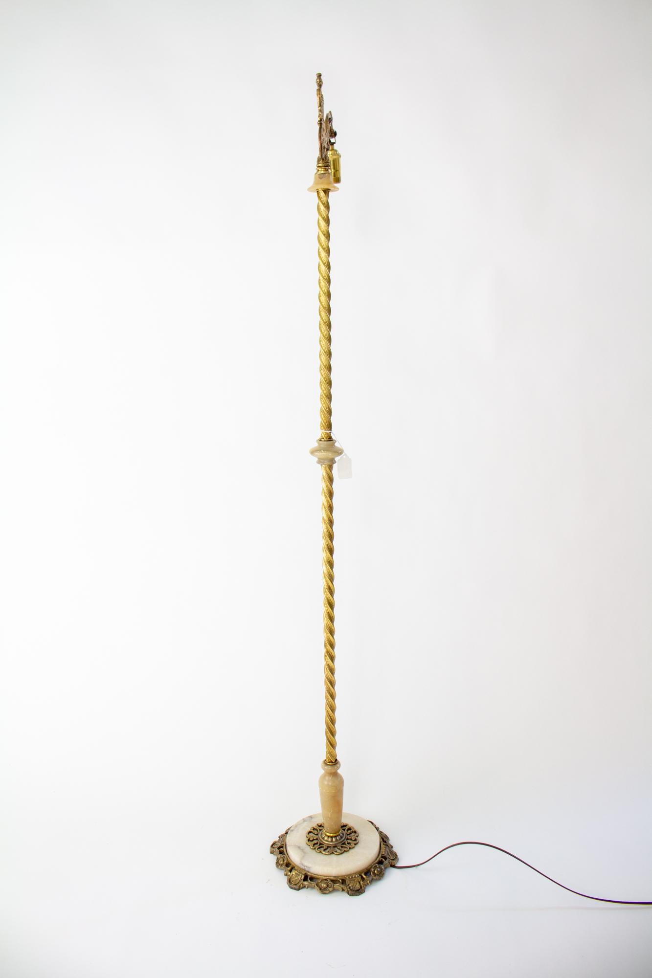 Lampe à pont en albâtre et laiton du début du 20e siècle Bon état - En vente à Canton, MA