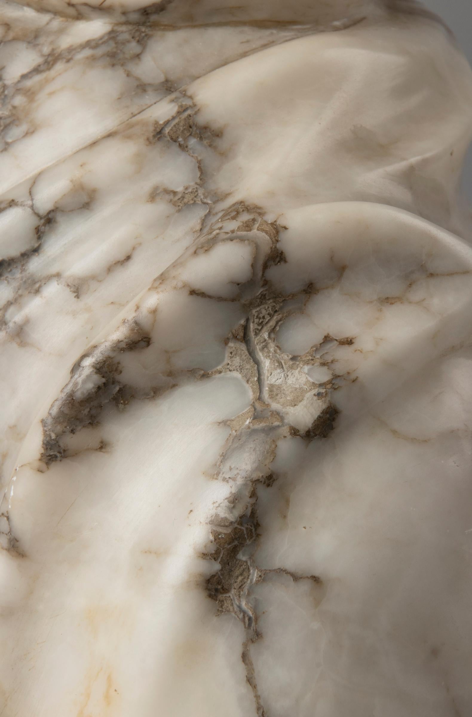 Buste de jeune fille en marbre d'albâtre du début du 20e siècle, M. Poteillo en vente 3