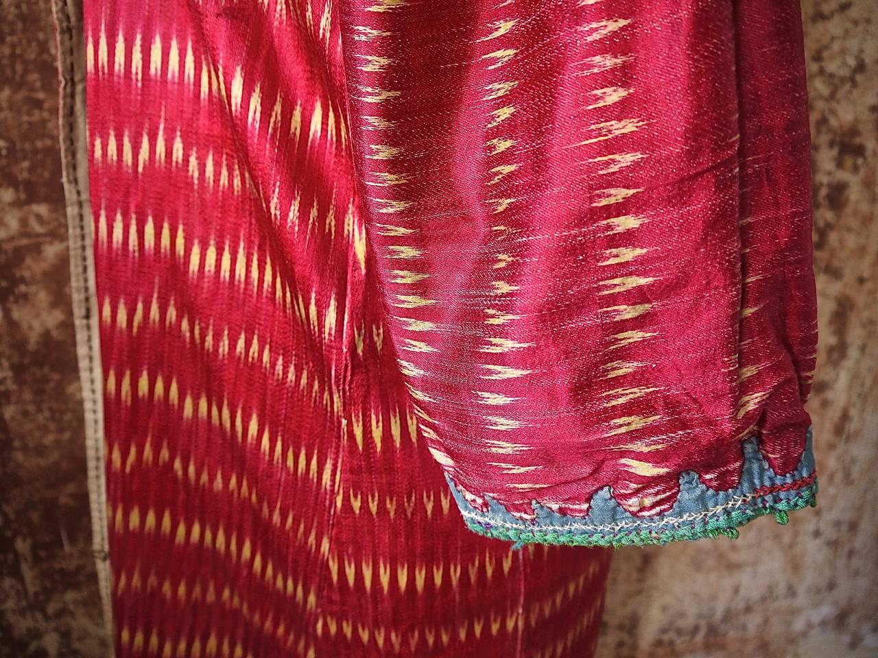 Early 20th Century Aleppo Red Silk Ikat Coat 2