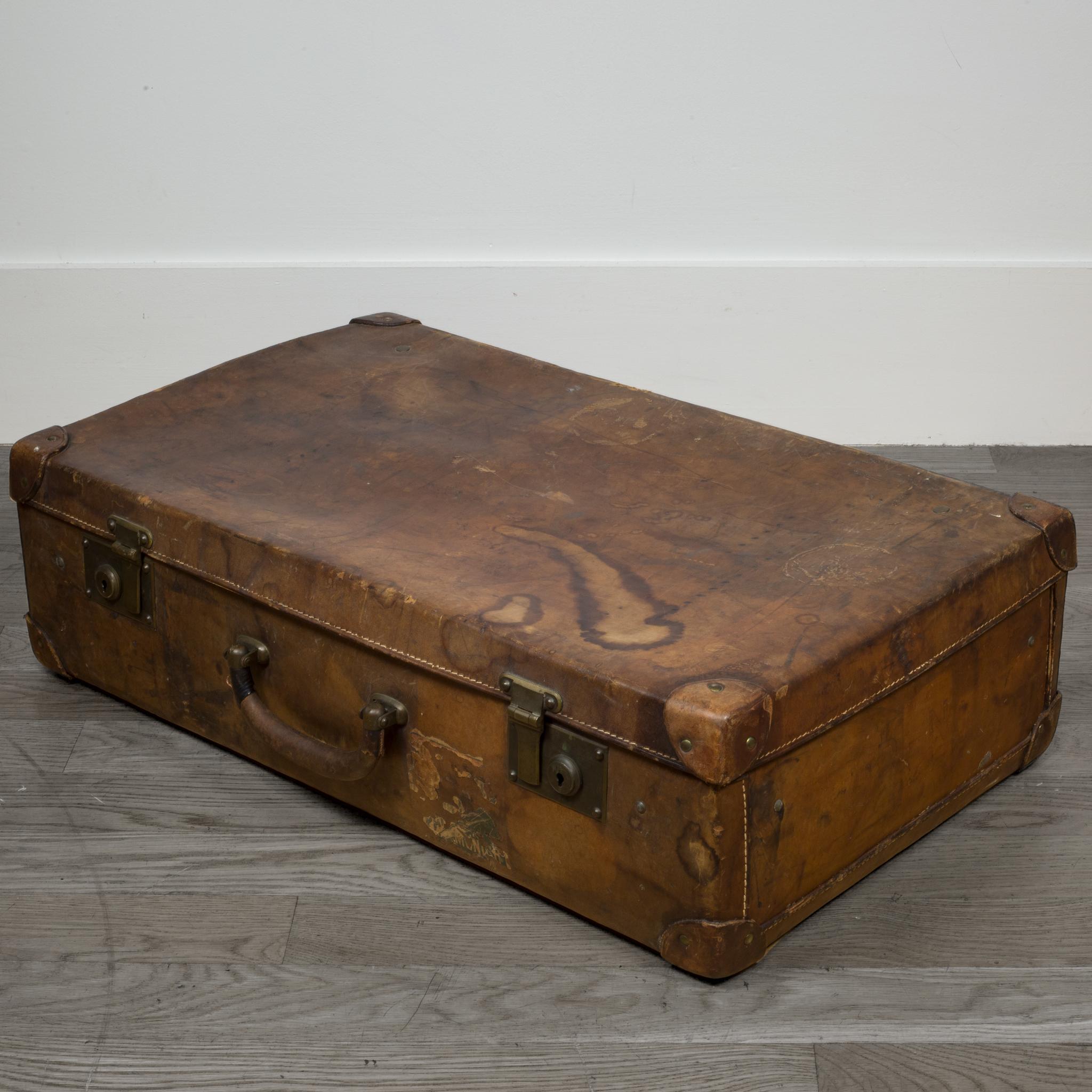 Early 20th Century All Leather and Brass Suitcase, circa 1940s 4