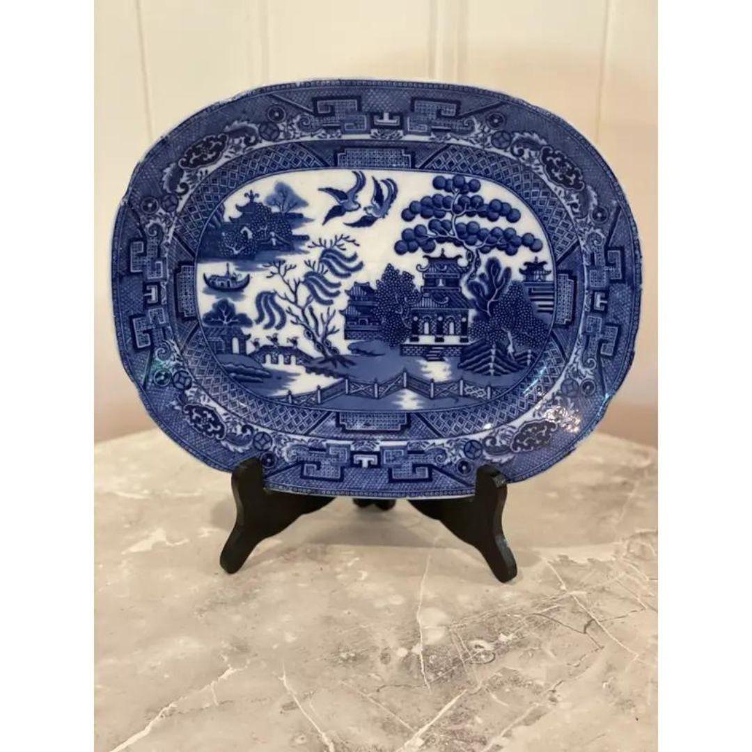 Anfang des 20. Jahrhunderts Allerton's Ltd. Blaue Servierplatte aus Weidenholz, hergestellt in England (Keramik) im Angebot