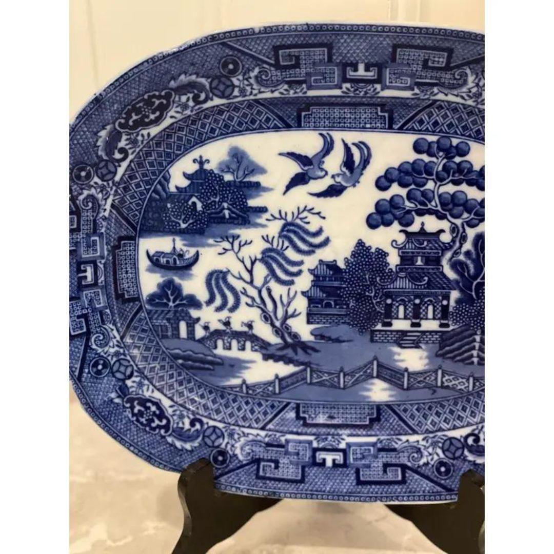 Céramique Début du 20e siècle Allertons Ltd. Plat de service en saule bleu, fabriqué en Angleterre en vente
