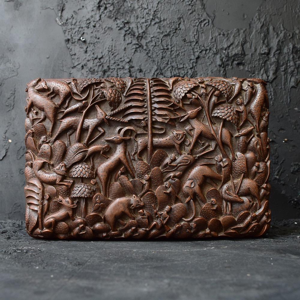 Early 20th Century, Amazing Hand Carved Indian Cigar Box In Good Condition In London, GB