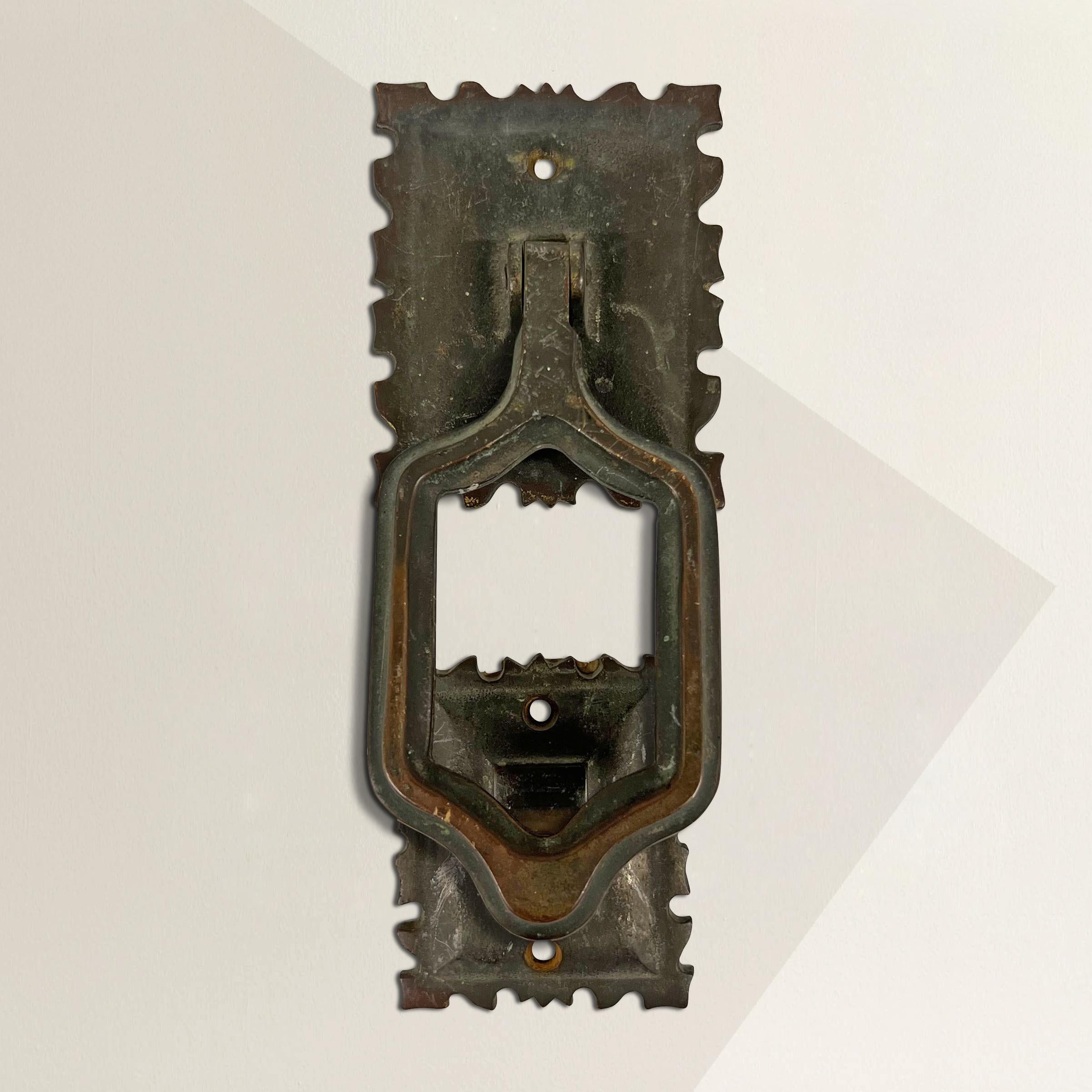 A striking early 20th century American Arts & Crafts cast bronze door knocker with a knot to Gothic design, with scalloped back and strike plates, and a wonderful patina only a hundred years of use could bestow.