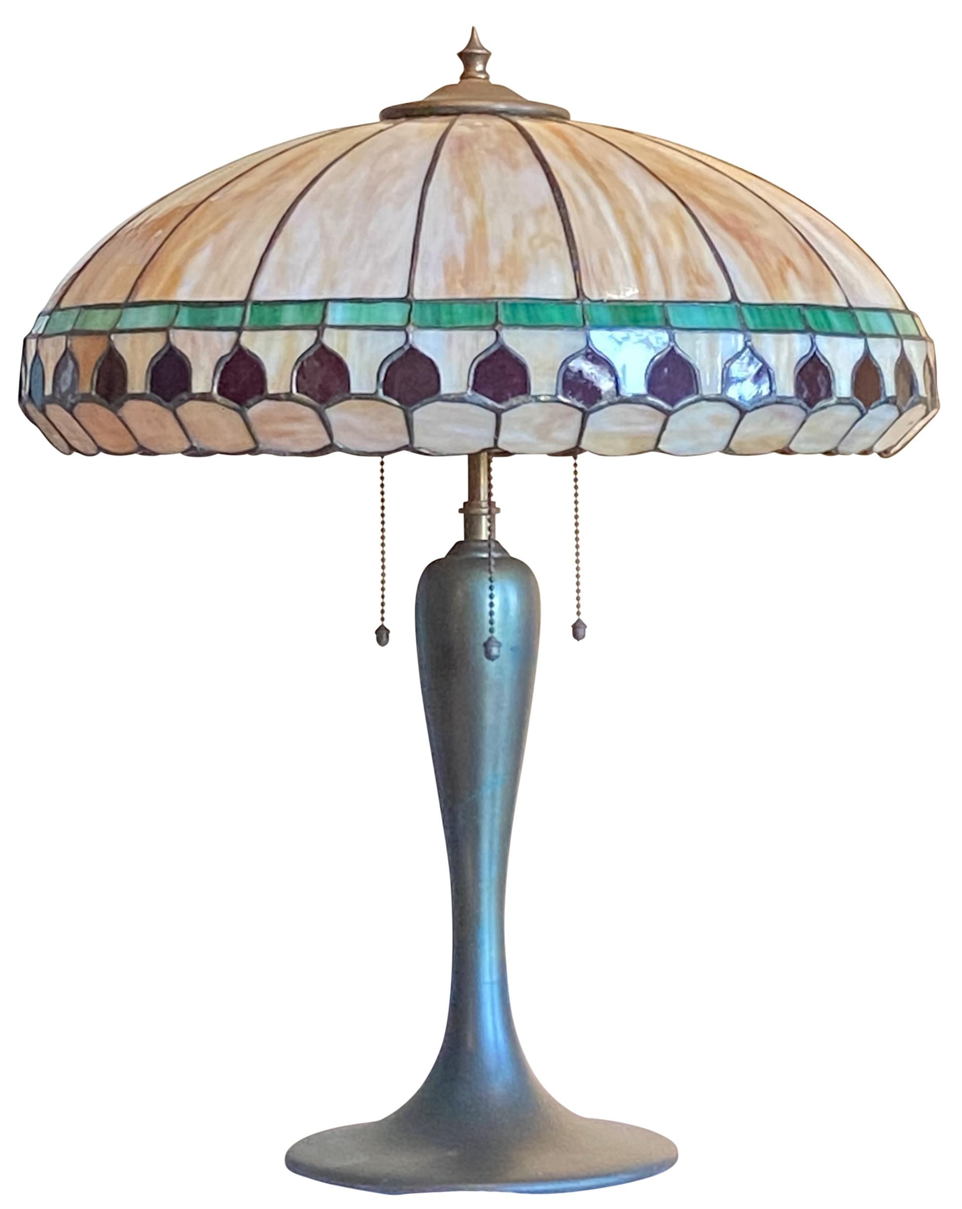 Early 20th Century American Arts and Crafts Era Leaded Table Lamp For Sale 1