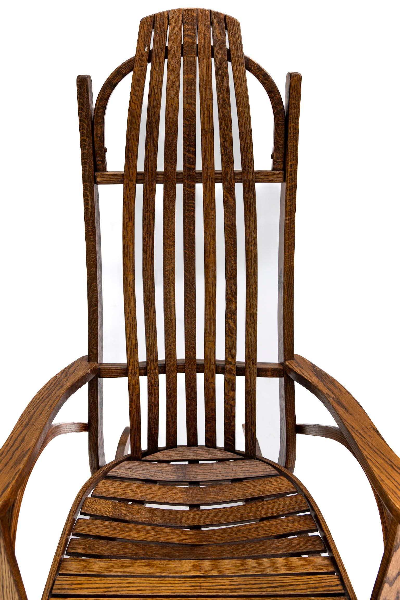 Dondolo americano in legno di quercia Tiger Oak dei primi del Novecento in vendita 1