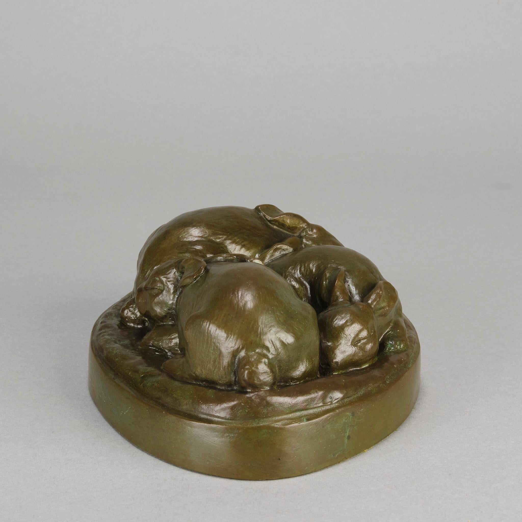 Amerikanische Bronze des frühen 20. Jahrhunderts mit dem Titel „Dree Sleeping Bunnies“ (Gegossen) im Angebot