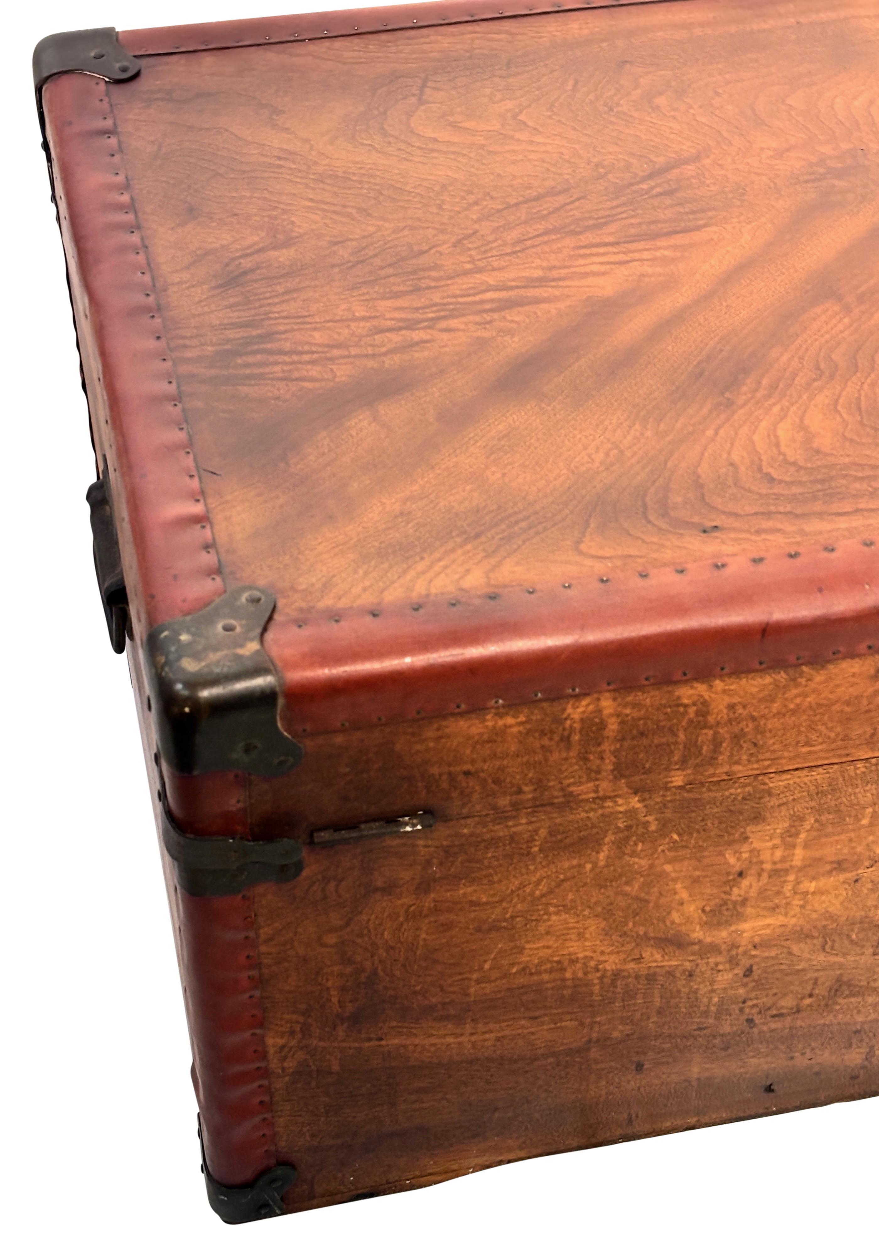Baule a vapore in legno di canfora americano dei primi del Novecento in vendita 4