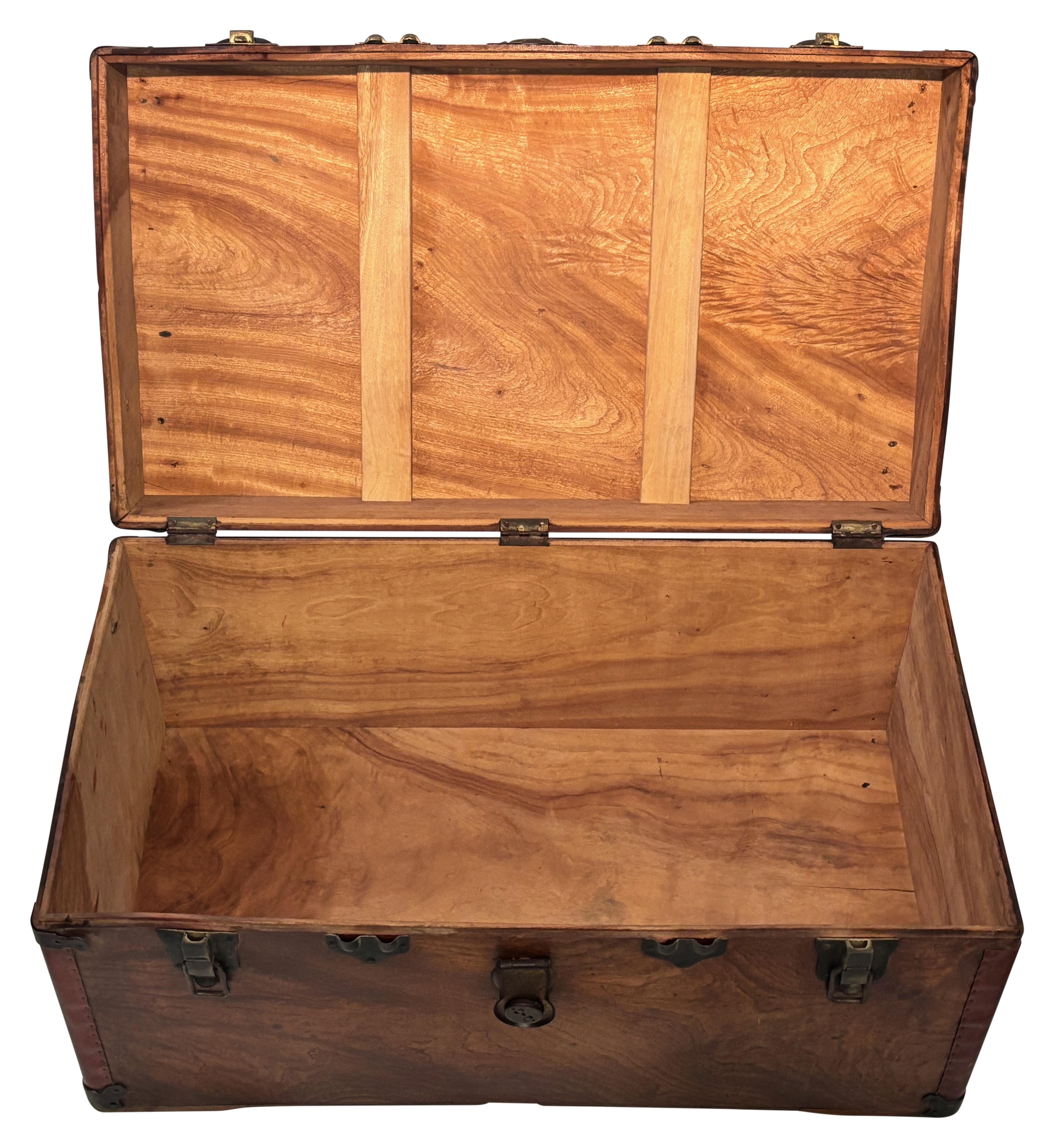 Americano Baule a vapore in legno di canfora americano dei primi del Novecento in vendita