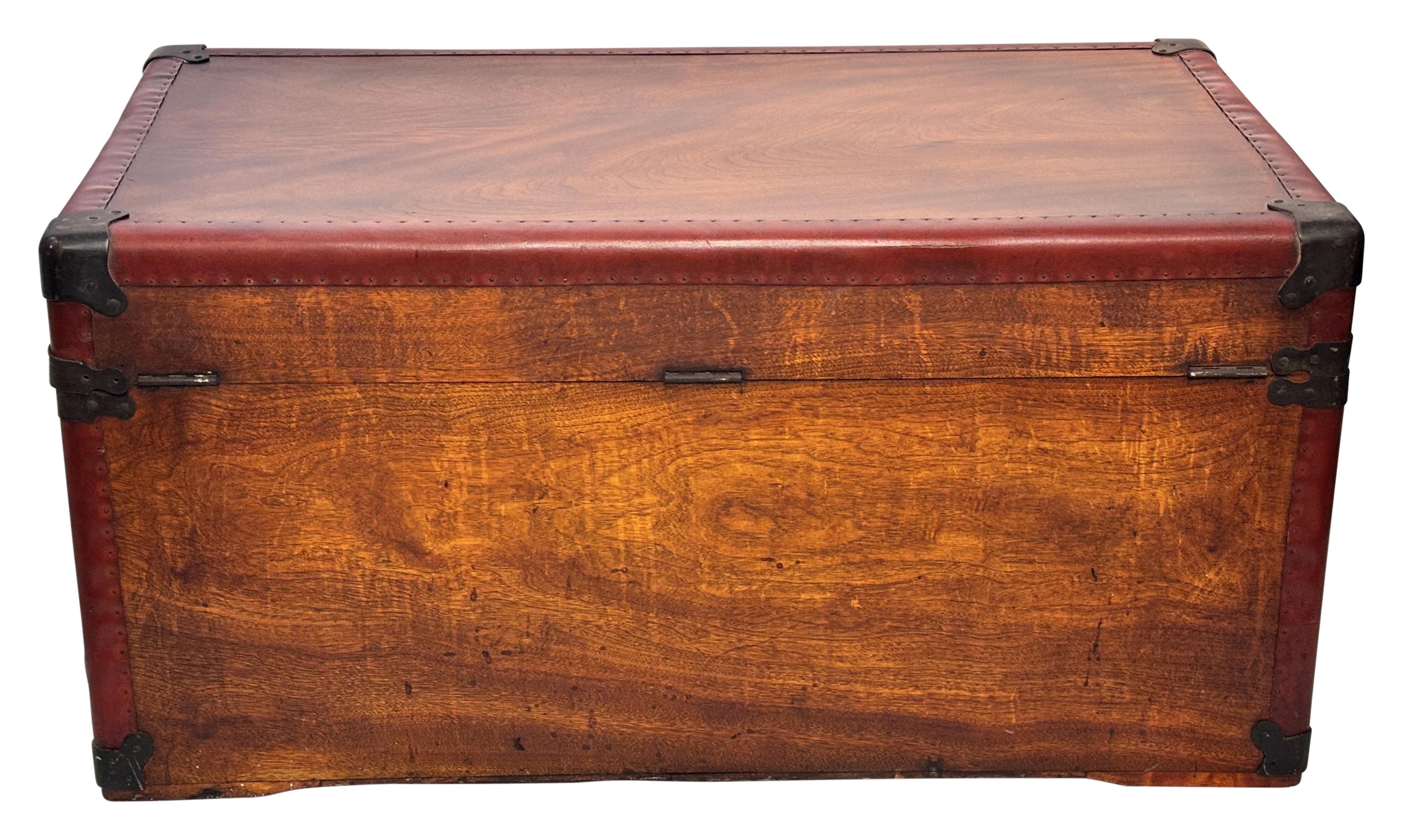Baule a vapore in legno di canfora americano dei primi del Novecento in vendita 3