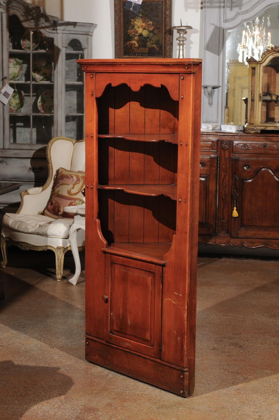 Early 20th Century American Cherry Corner Cabinet with Shelves and Single Door 9