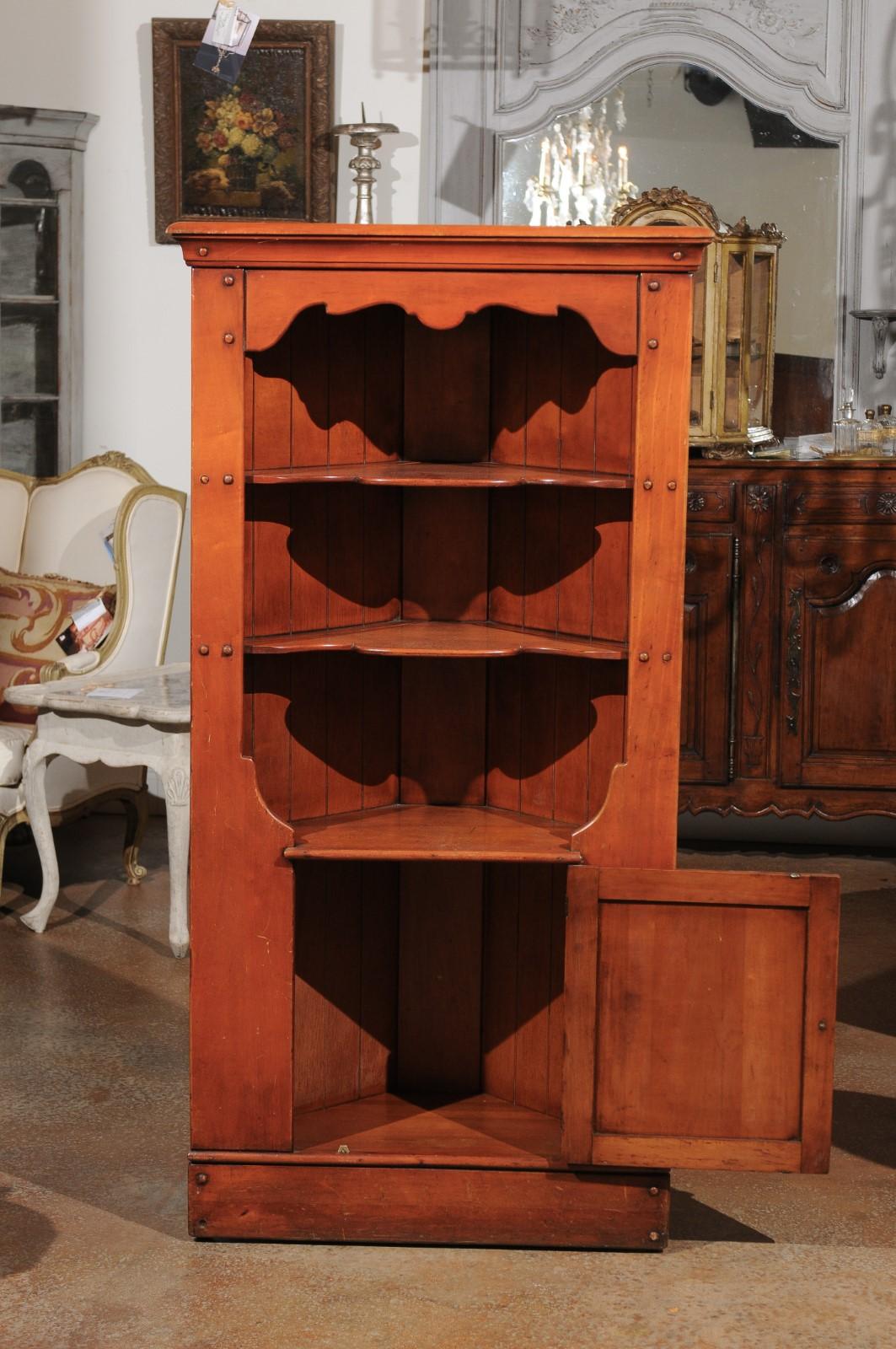 Early 20th Century American Cherry Corner Cabinet with Shelves and Single Door 3