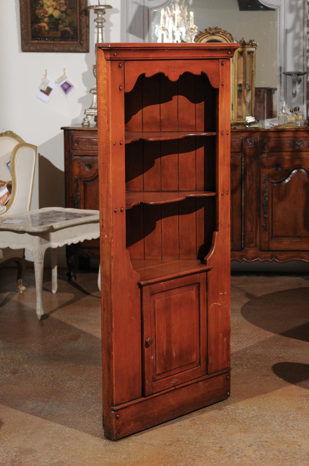 Early 20th Century American Cherry Corner Cabinet with Shelves and Single Door 4