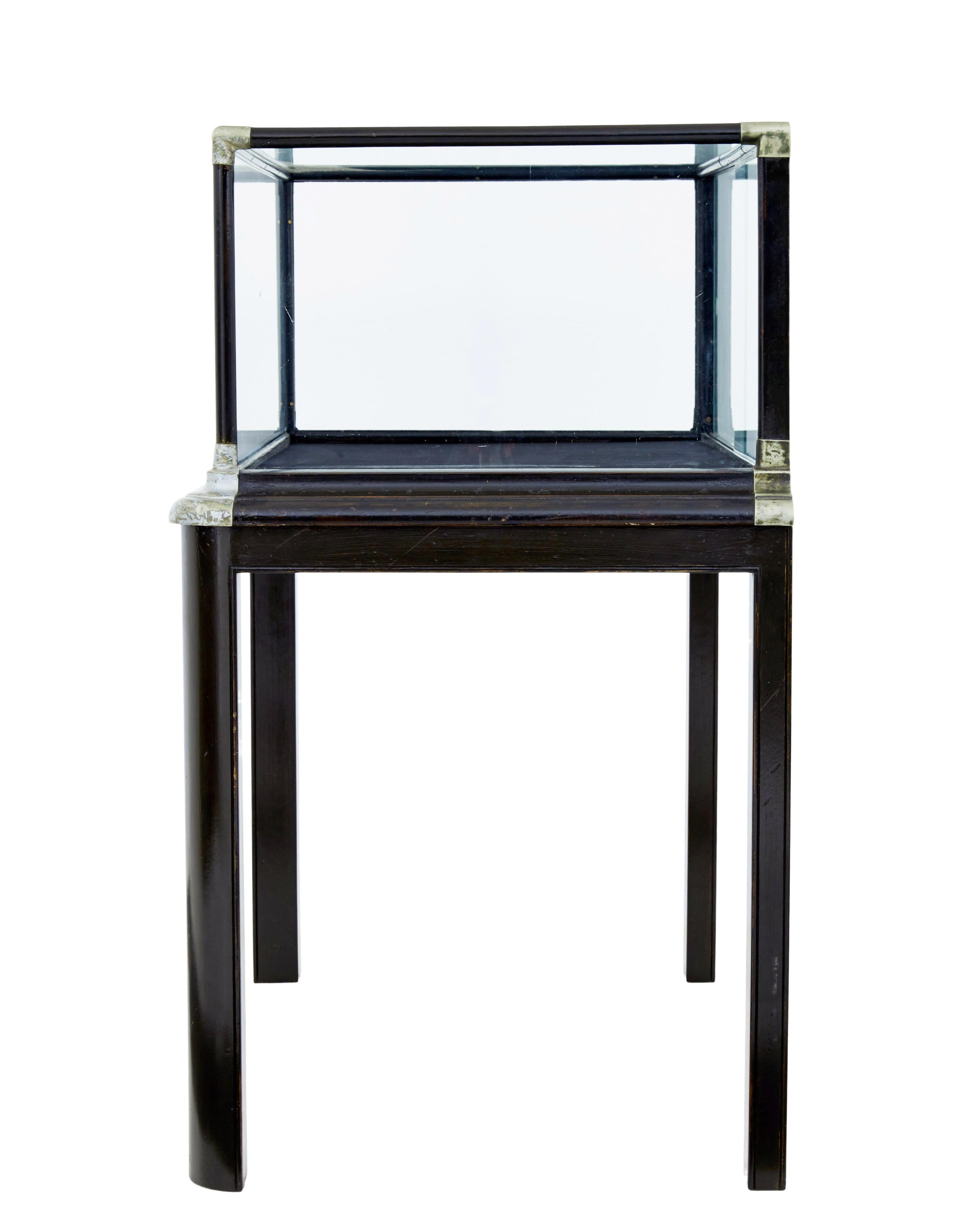Edwardian Early 20th Century American display cabinet by quincy showcase works illinois For Sale
