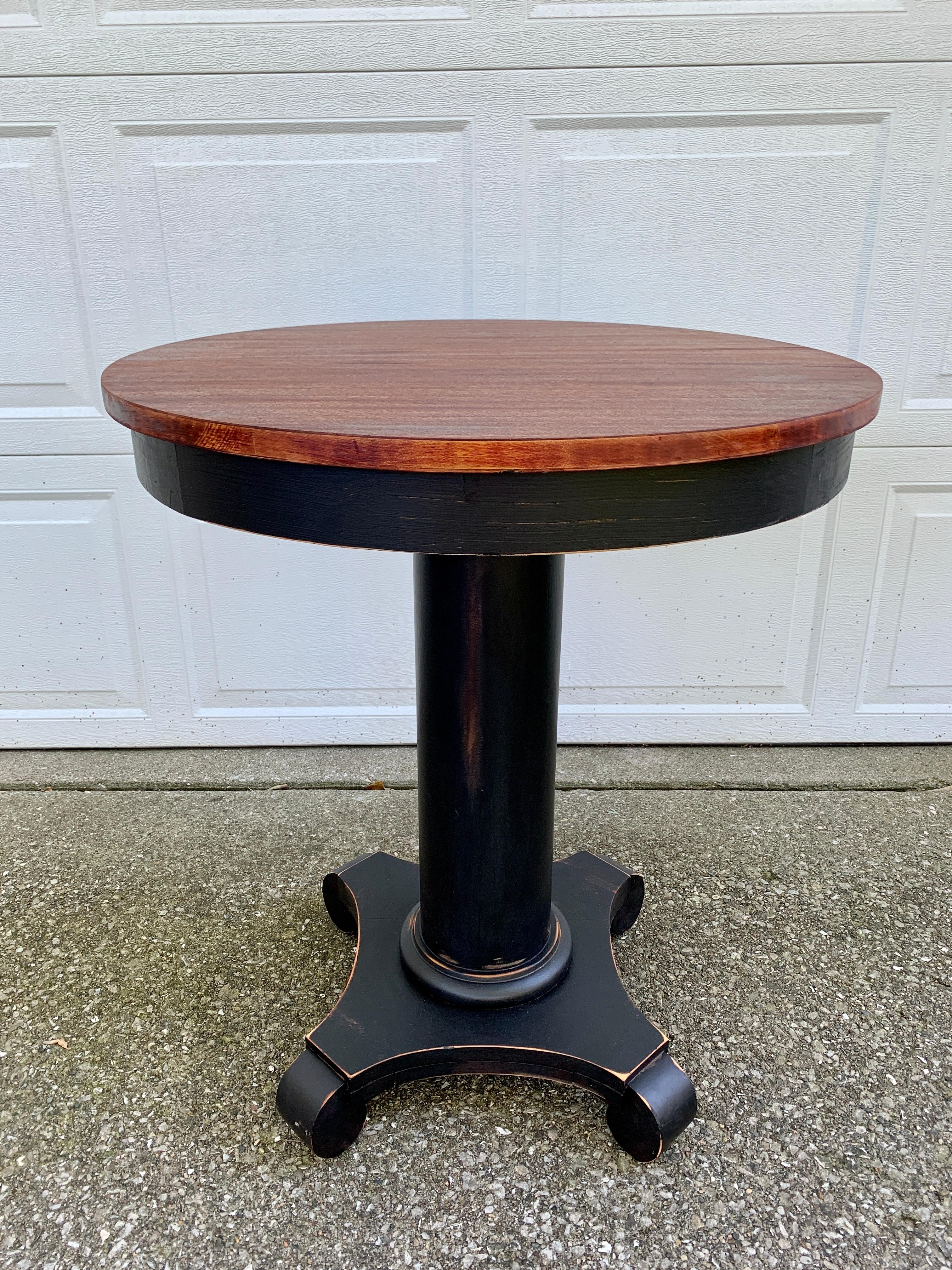 Early 20th Century American Empire Mahogany Pedestal Side Table For Sale 3