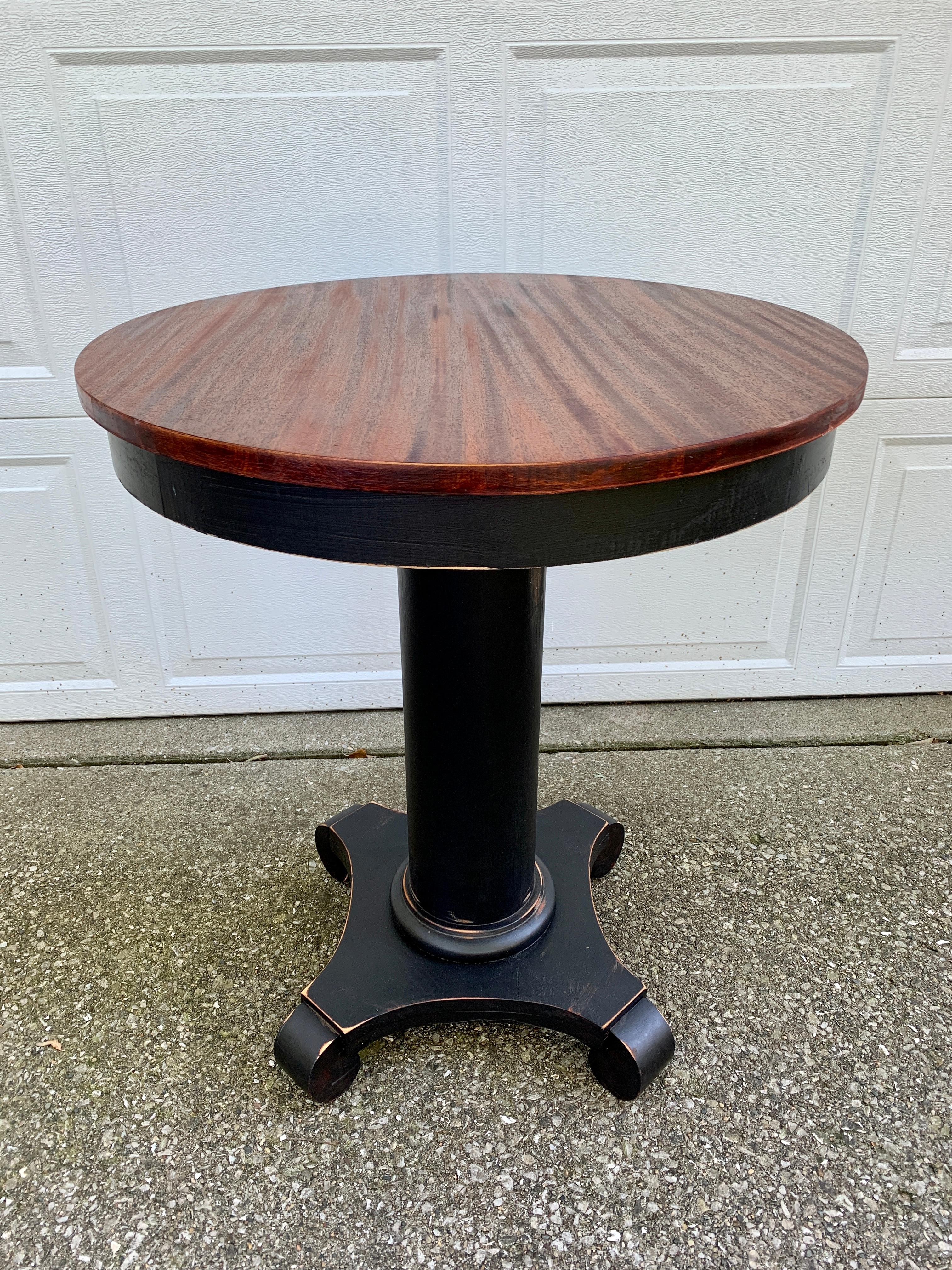 Early 20th Century American Empire Mahogany Pedestal Side Table For Sale 4