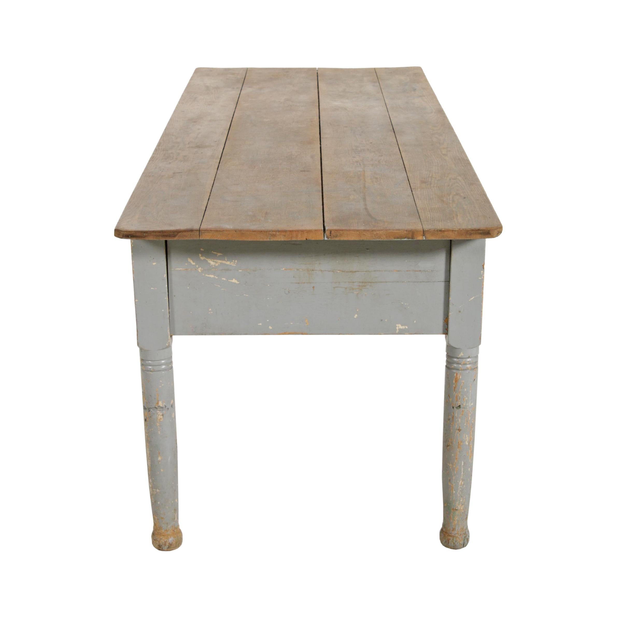 Early 20th Century American Farm Table In Good Condition For Sale In Chicago, IL