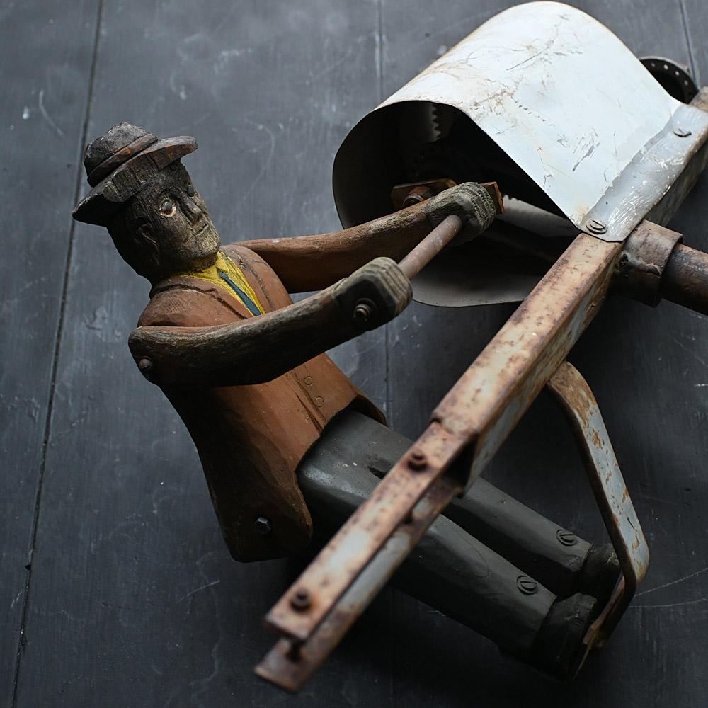 Amerikanische Volkskunst des frühen 20. Jahrhunderts Mechanische Whirligig-Figur im Angebot 7