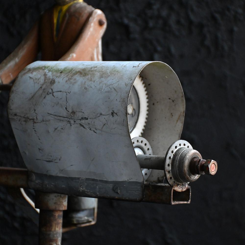 Amerikanische Volkskunst des frühen 20. Jahrhunderts Mechanische Whirligig-Figur (Handgefertigt) im Angebot