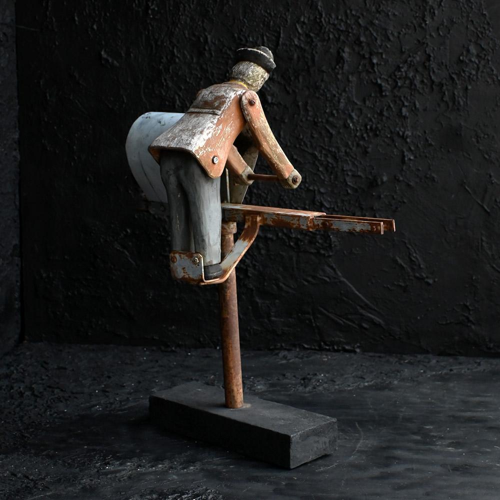 Amerikanische Volkskunst des frühen 20. Jahrhunderts Mechanische Whirligig-Figur (Metall) im Angebot