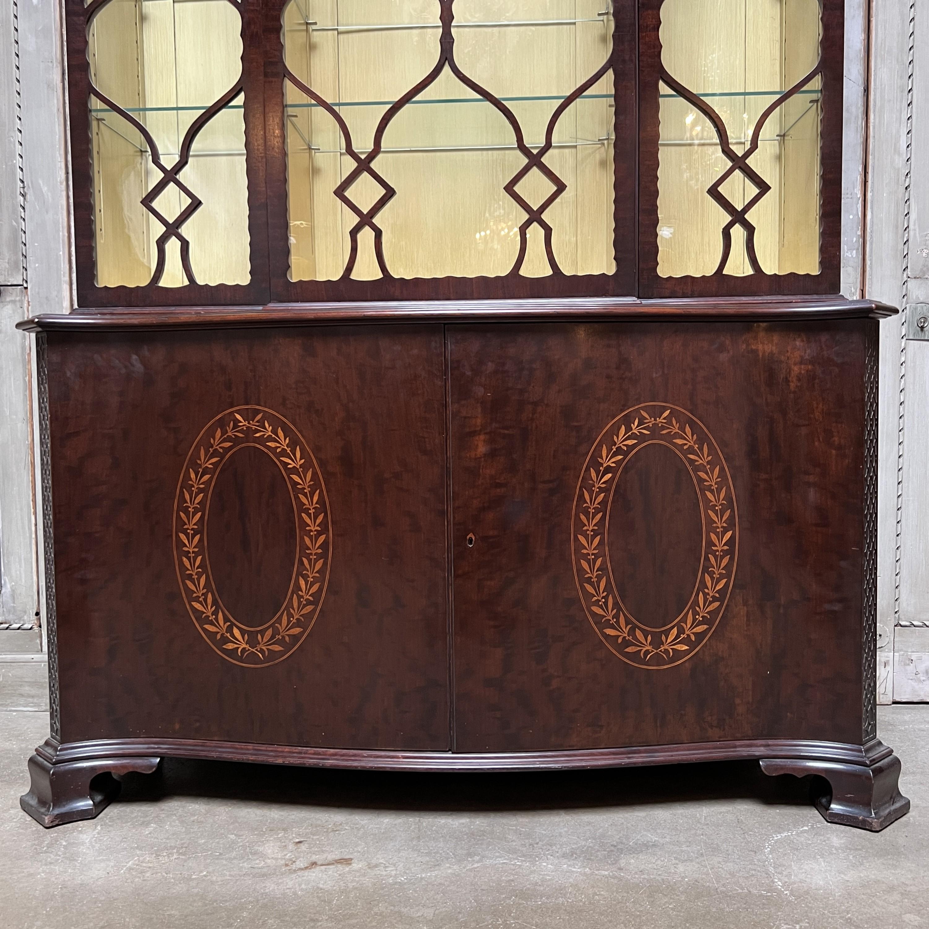 Early 20th Century American George II Style Breakfront China Cabinet For Sale 10