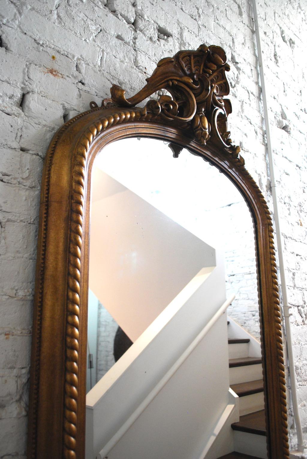 Early 20th Century, American Gilt Resin and Gesso Hall Mirror In Excellent Condition In Chicago, IL