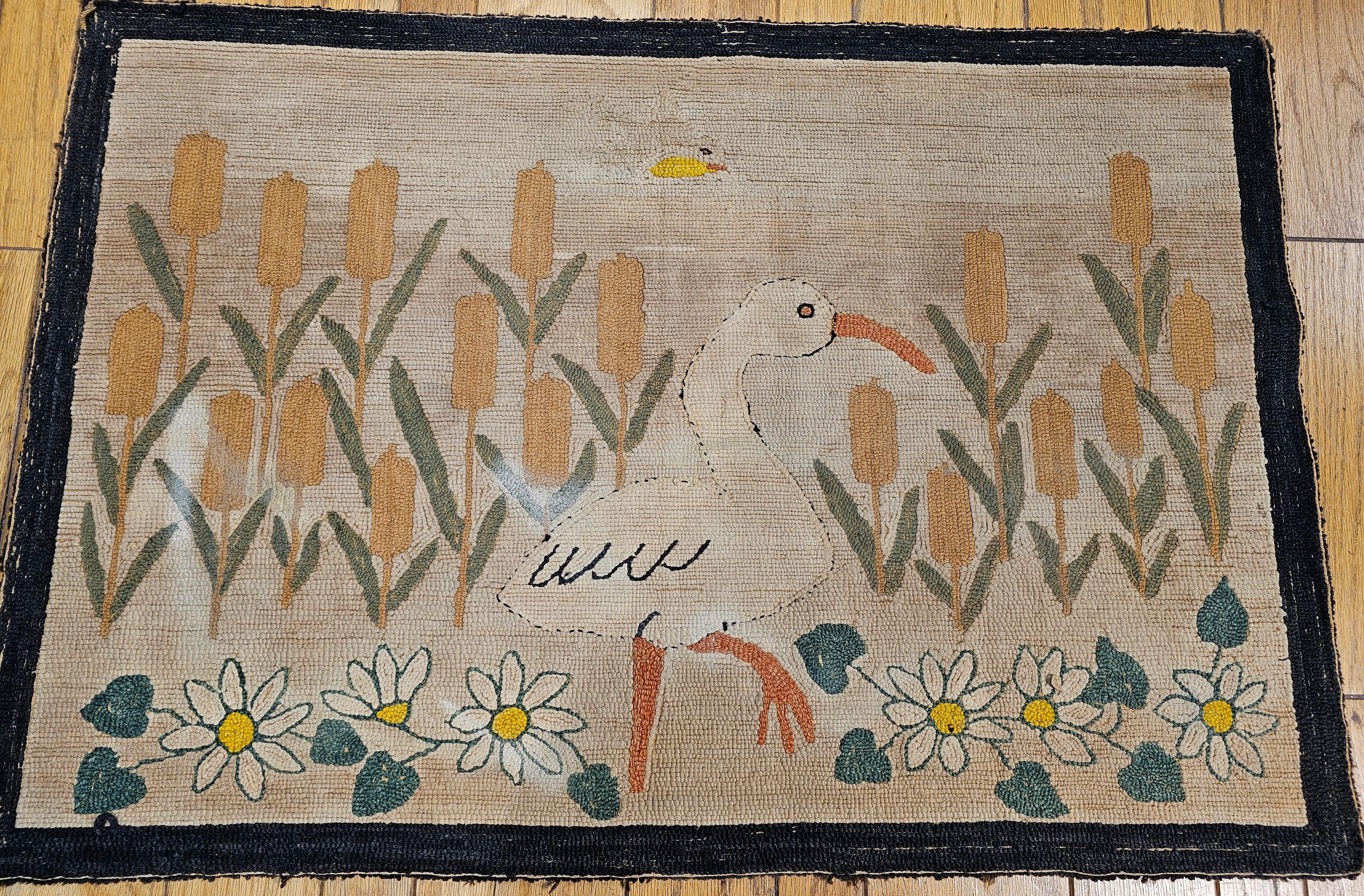 Amerikanischer handgehäkelter Teppich mit Kapuze aus dem frühen 20. Jahrhundert in Vogel- und Blumenmuster im Angebot 8