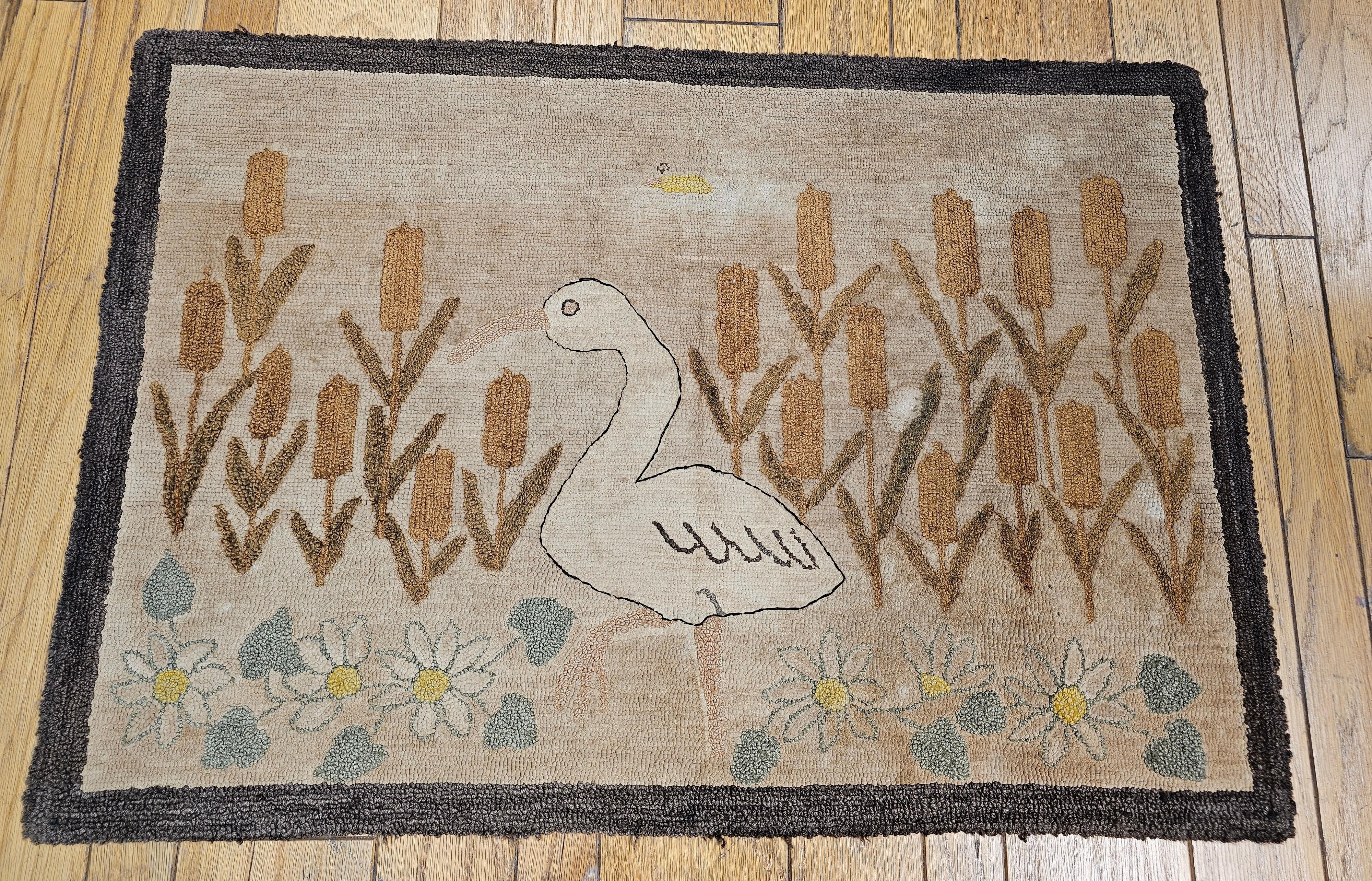 Amerikanischer handgehäkelter Teppich mit Kapuze aus dem frühen 20. Jahrhundert in Vogel- und Blumenmuster im Angebot 1