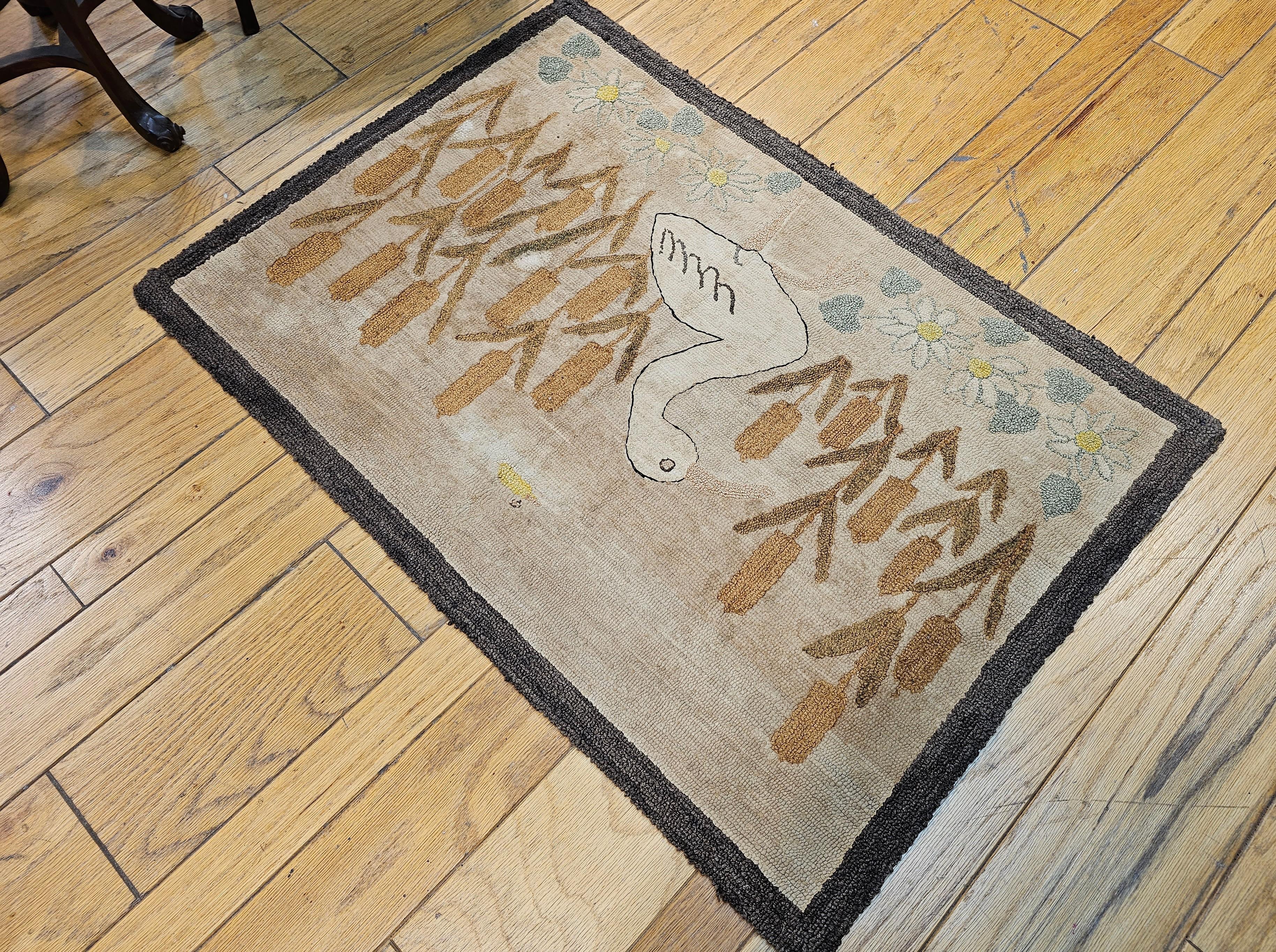 Amerikanischer handgehäkelter Teppich mit Kapuze aus dem frühen 20. Jahrhundert in Vogel- und Blumenmuster im Angebot 2